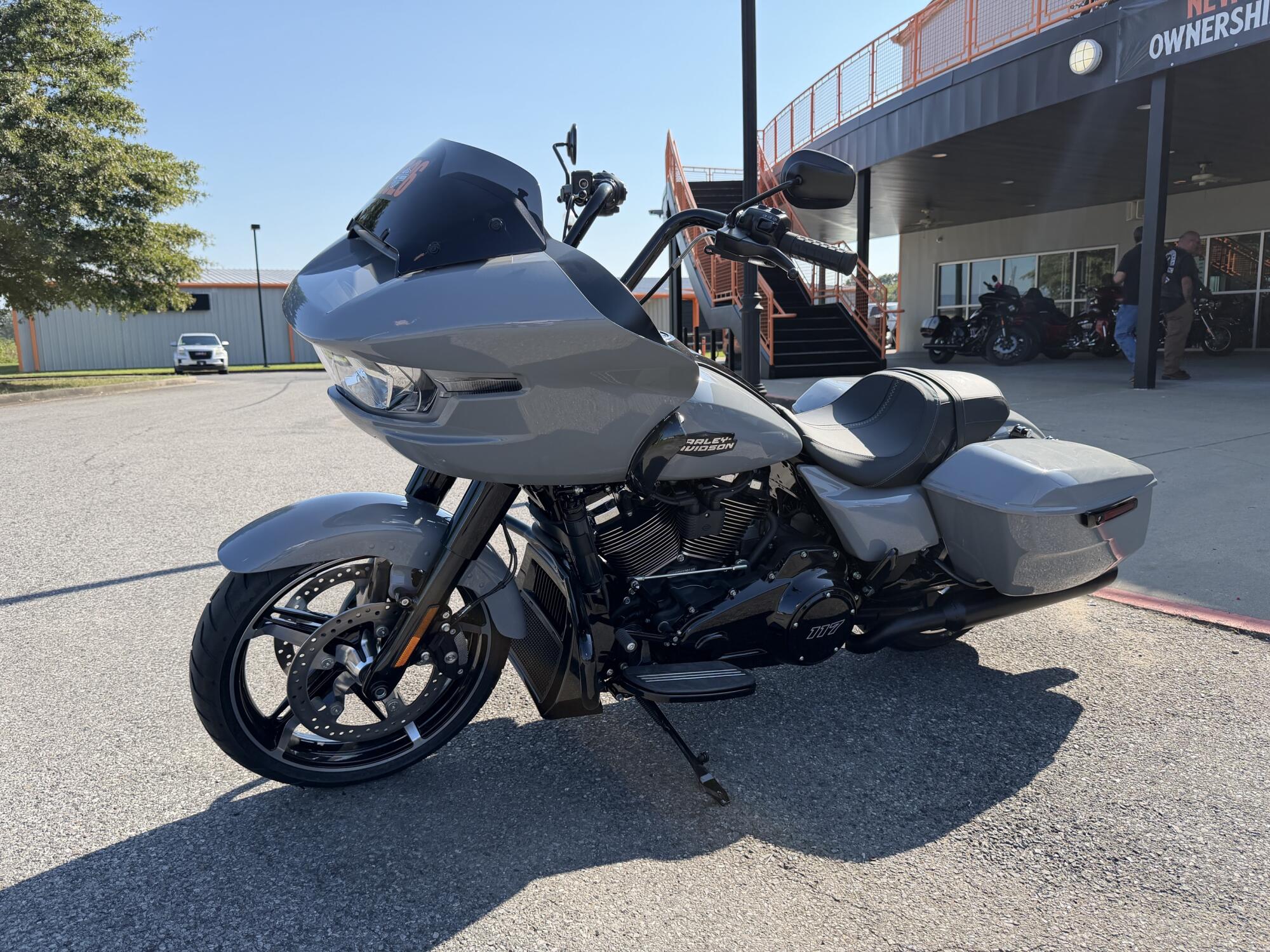 2026 Harley-Davidson® Road Glide™ Dark Billiard Gray - Black Finish, photo 6