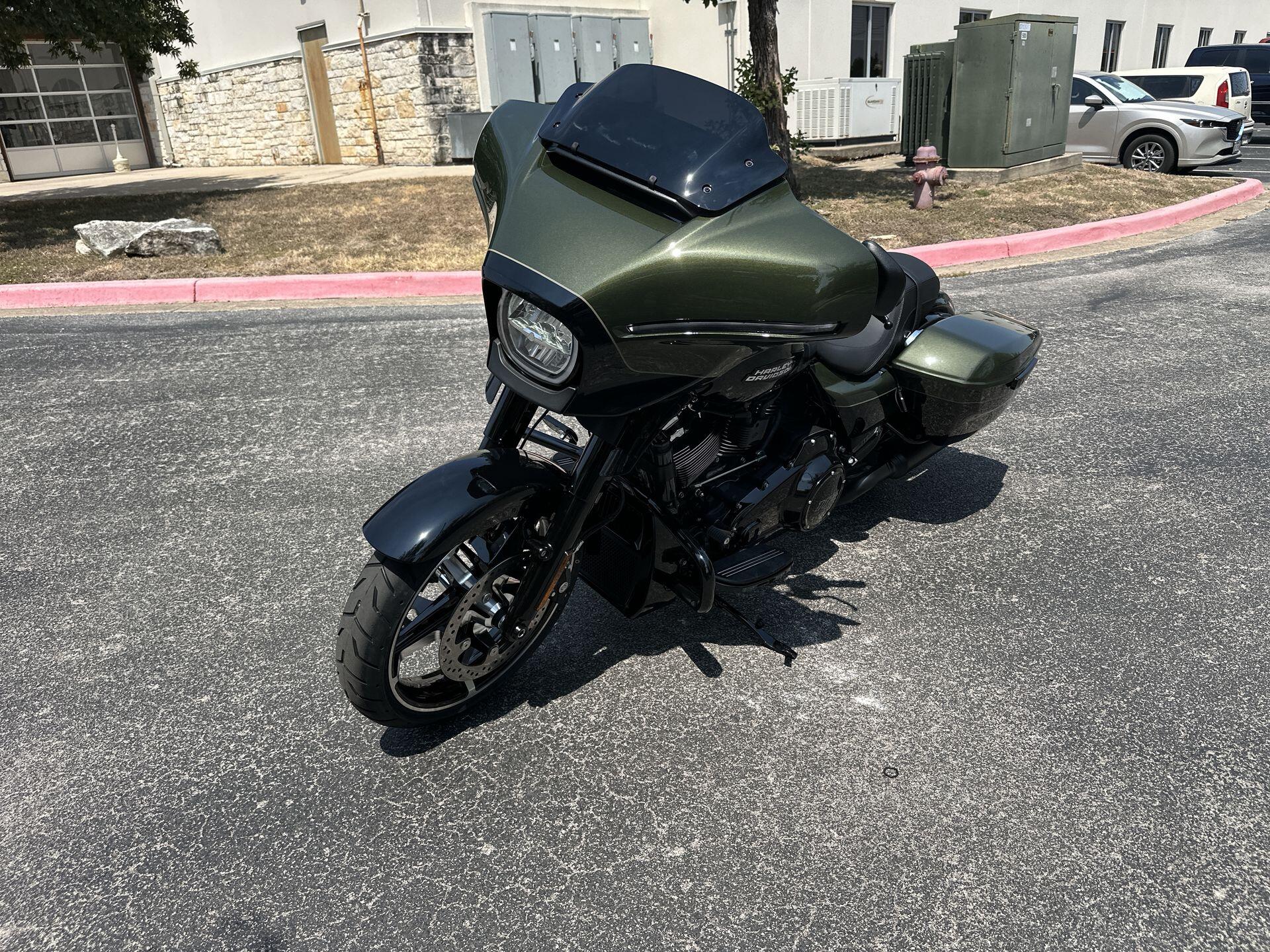 2026 Harley-Davidson® Street Glide® FLHX, photo 5