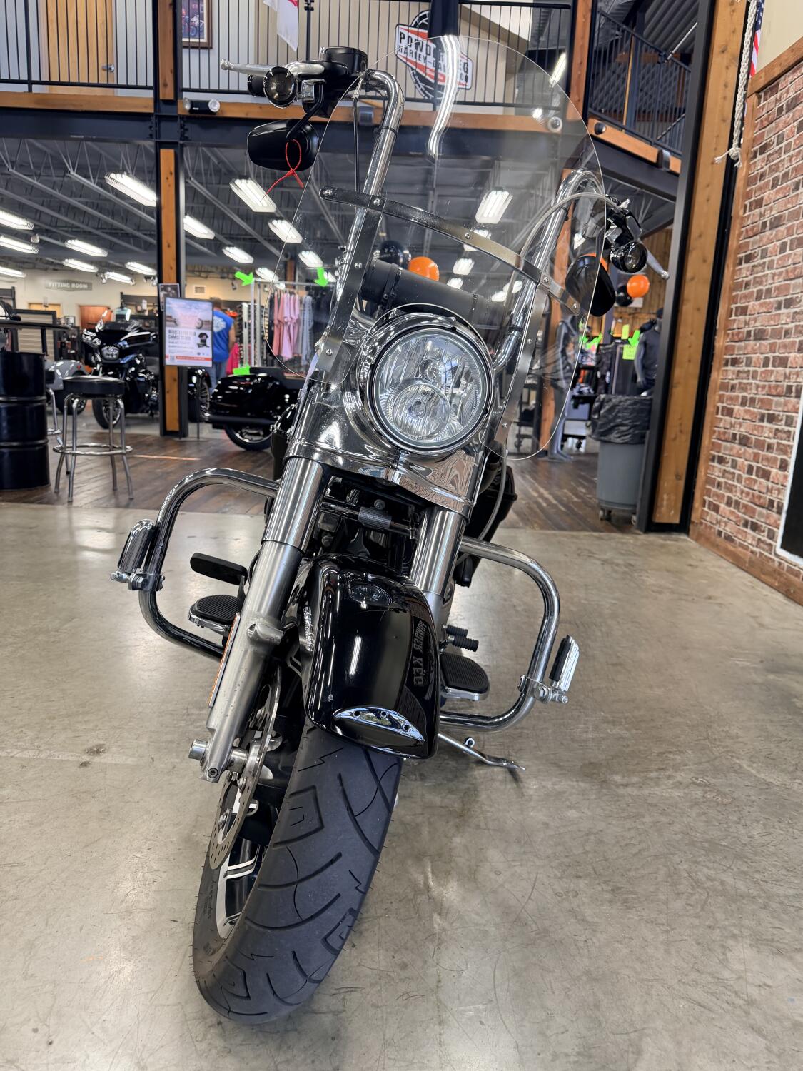 2016 Harley-Davidson® Road King® FLHR, photo 15