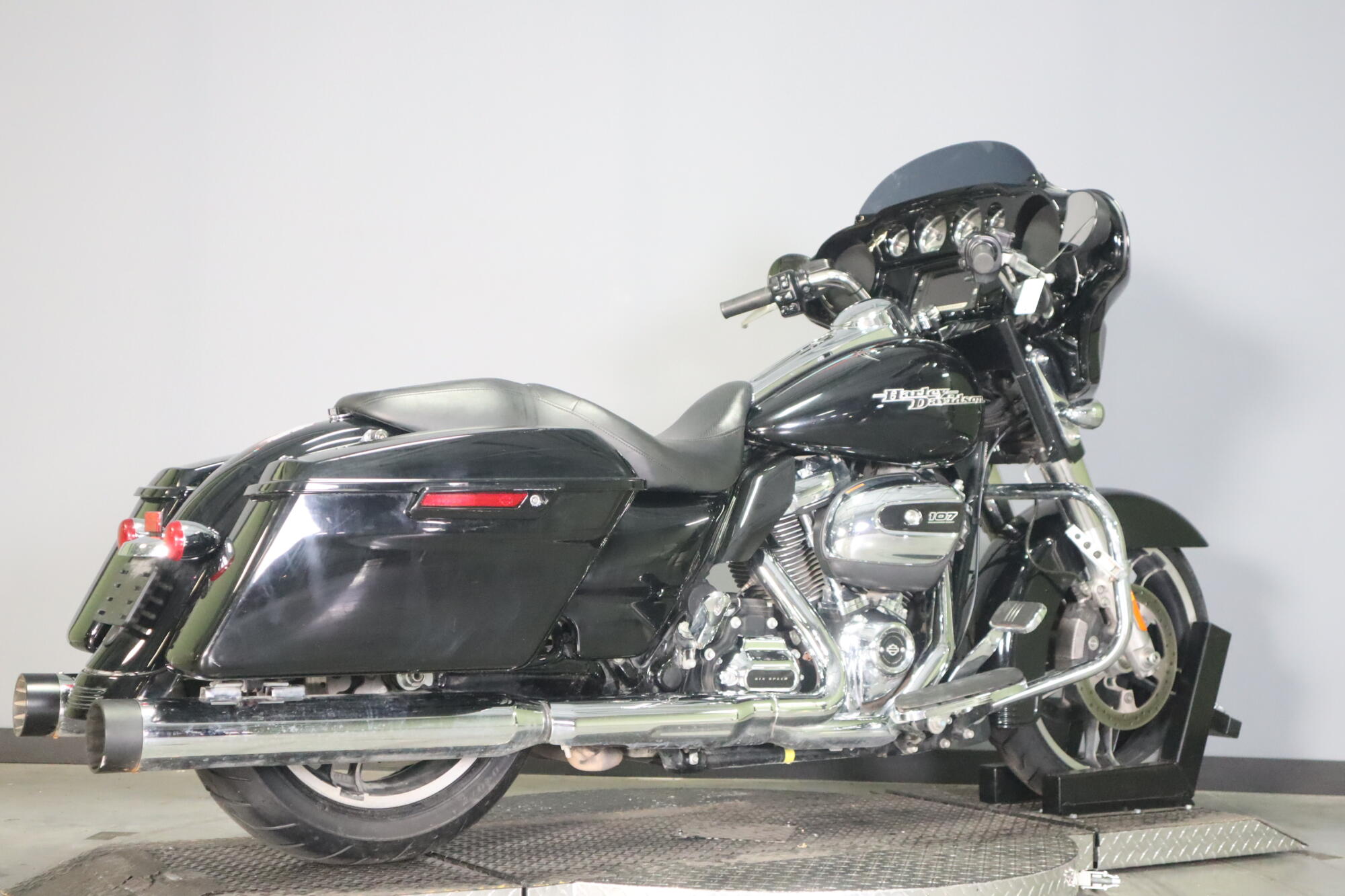2017 Harley-Davidson® Street Glide® Special FLHXS, photo 8