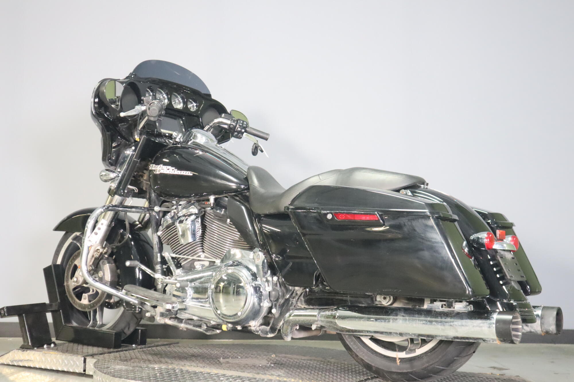 2017 Harley-Davidson® Street Glide® Special FLHXS, photo 6