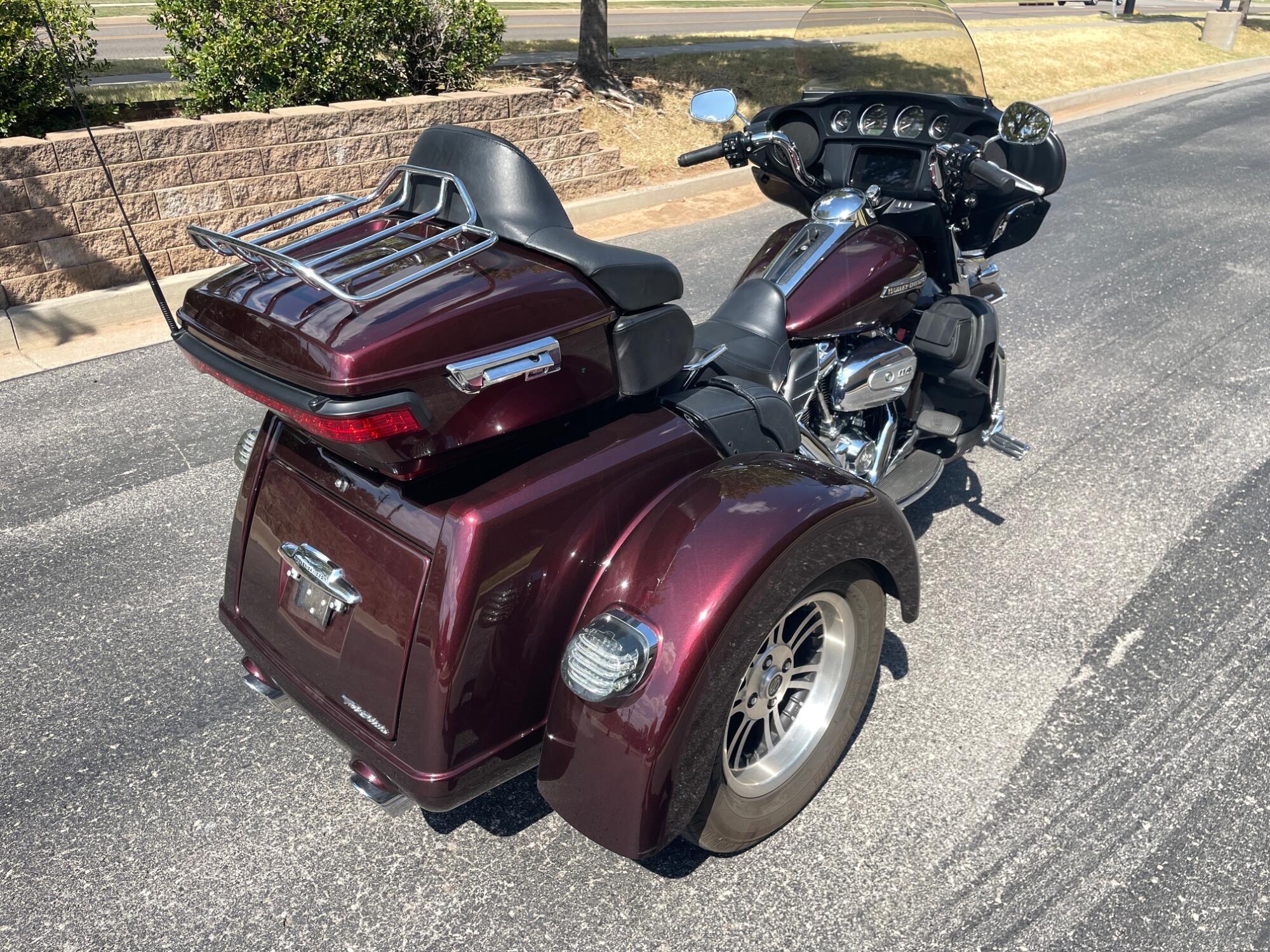 2019 Harley-Davidson® Tri Glide® Ultra FLHTCUTG, photo 16