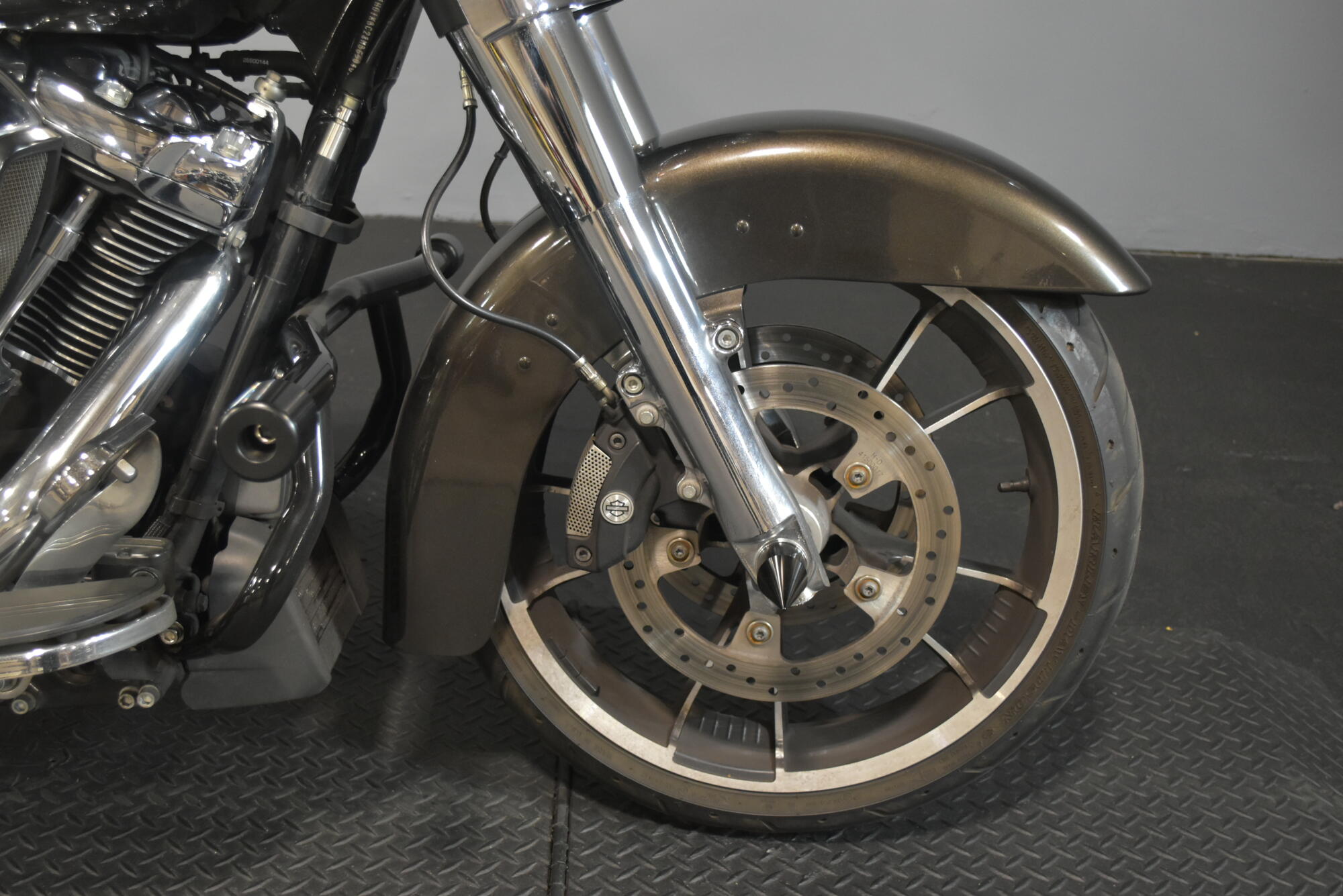 2021 Harley-Davidson® Street Glide® River Rock Gray, photo 9