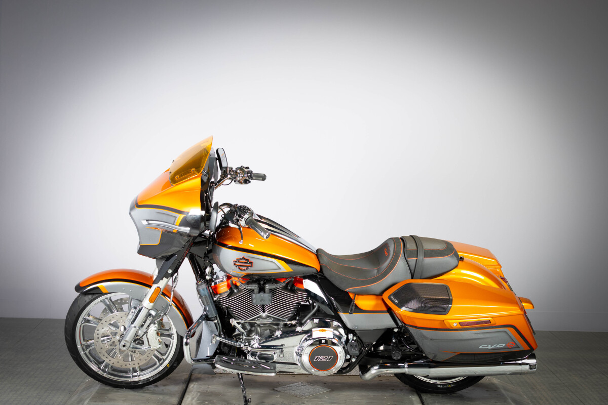 2026 Harley-Davidson® CVO Street Glide FLHXSE, photo 5