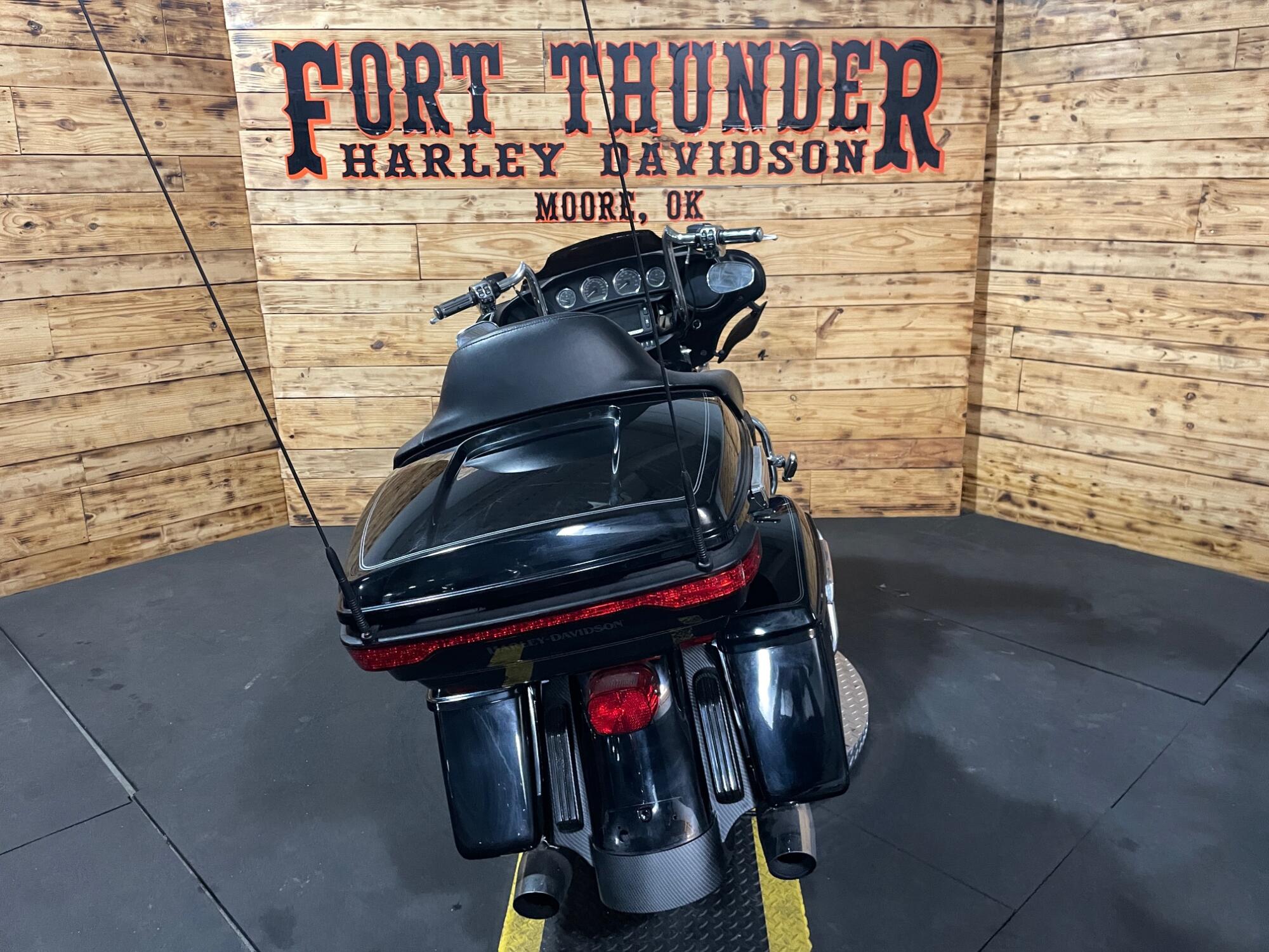2017 Harley-Davidson® Electra Glide® Ultra Classic® FLHTCU, photo 12