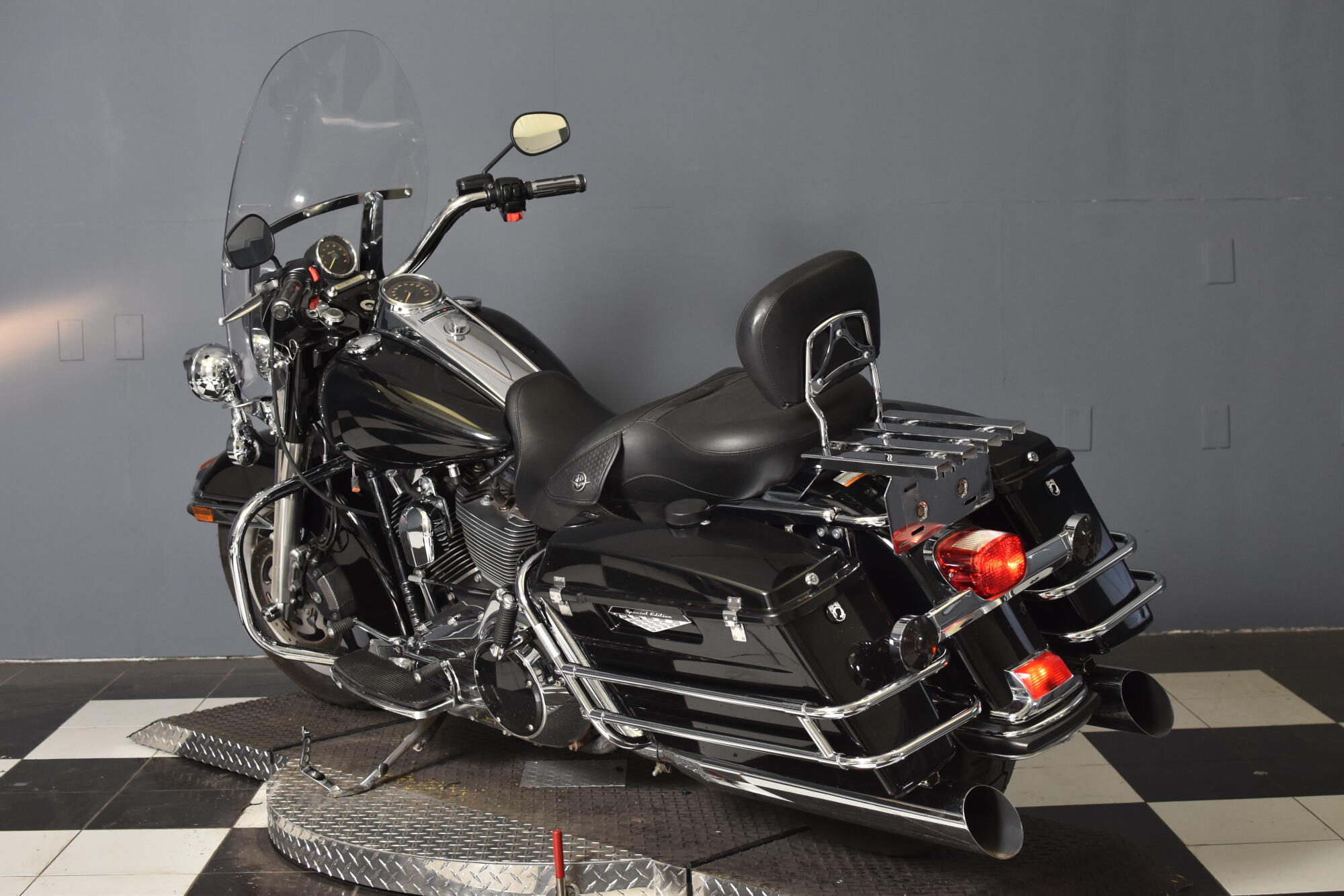 2008 Harley-Davidson® Road King® Black FLHP, photo 6