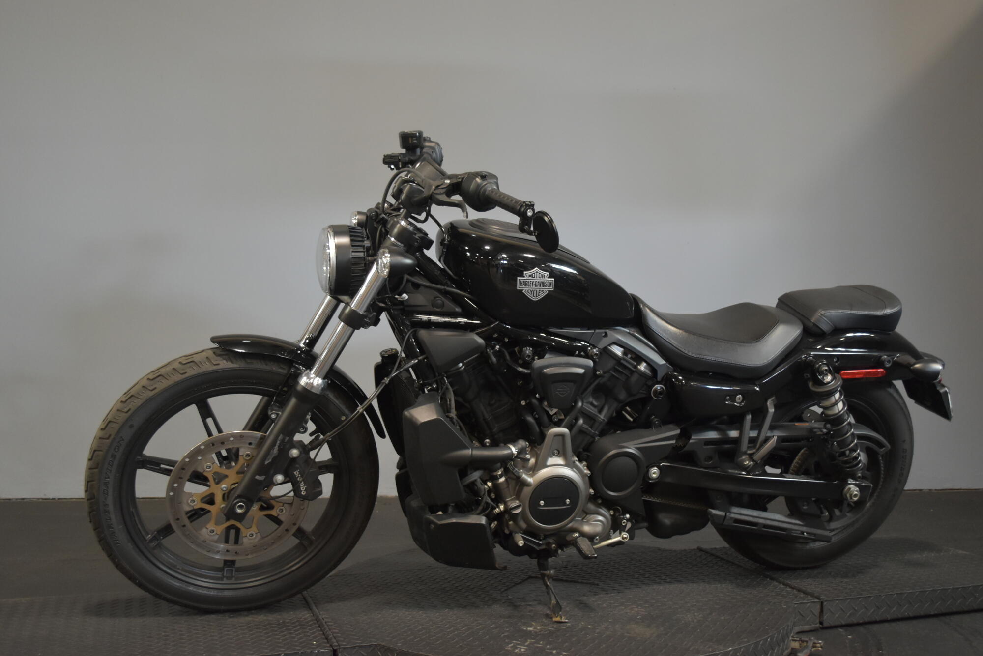 2023 Harley-Davidson® Nightster™ Vivid Black, photo 4
