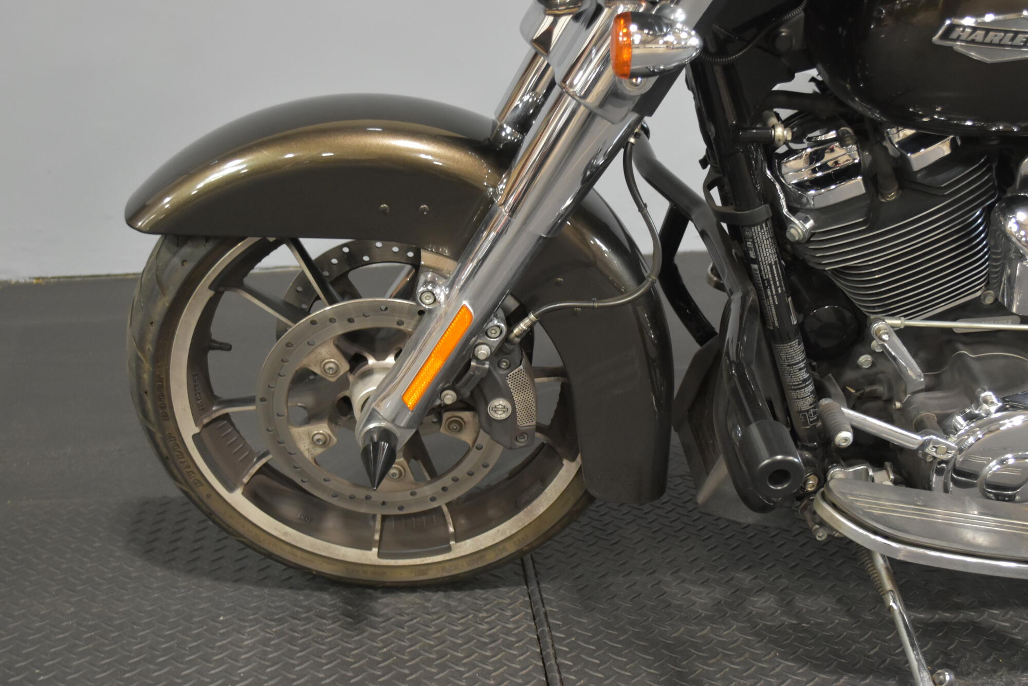 2021 Harley-Davidson® Street Glide® River Rock Gray, photo 12