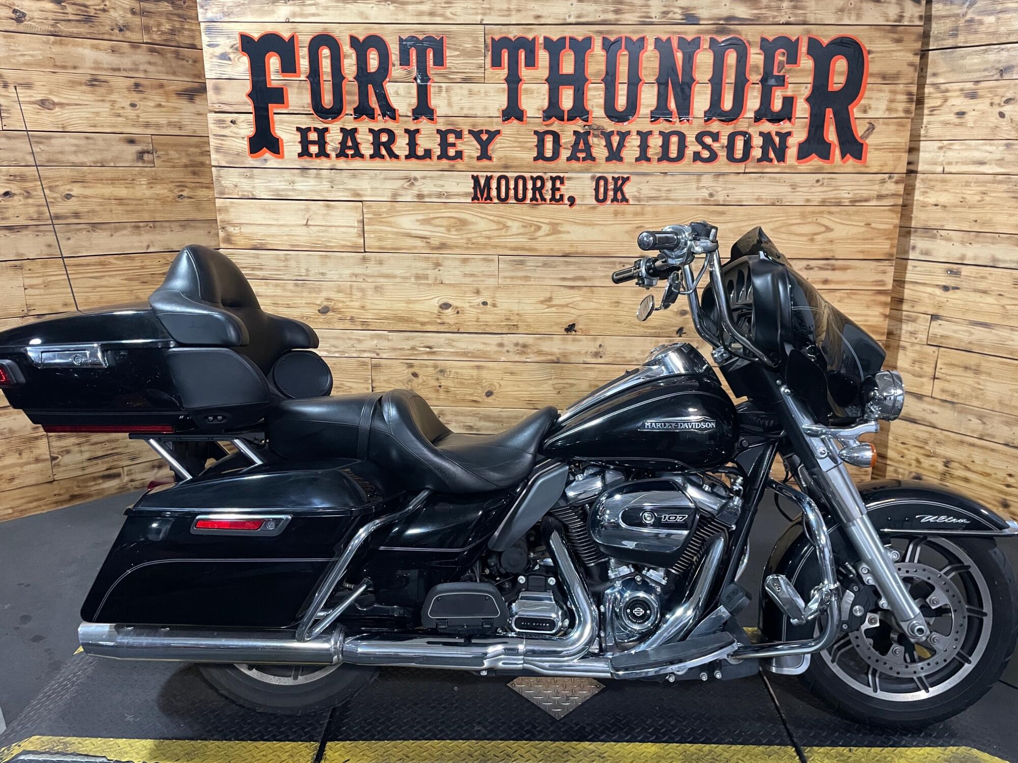 2017 Harley-Davidson® Electra Glide® Ultra Classic® FLHTCU