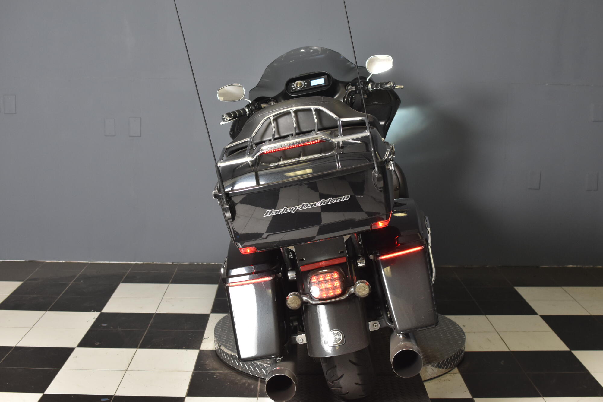 2013 Harley-Davidson® Road Glide® Ultra Midnight Pearl FLTRU103, photo 7