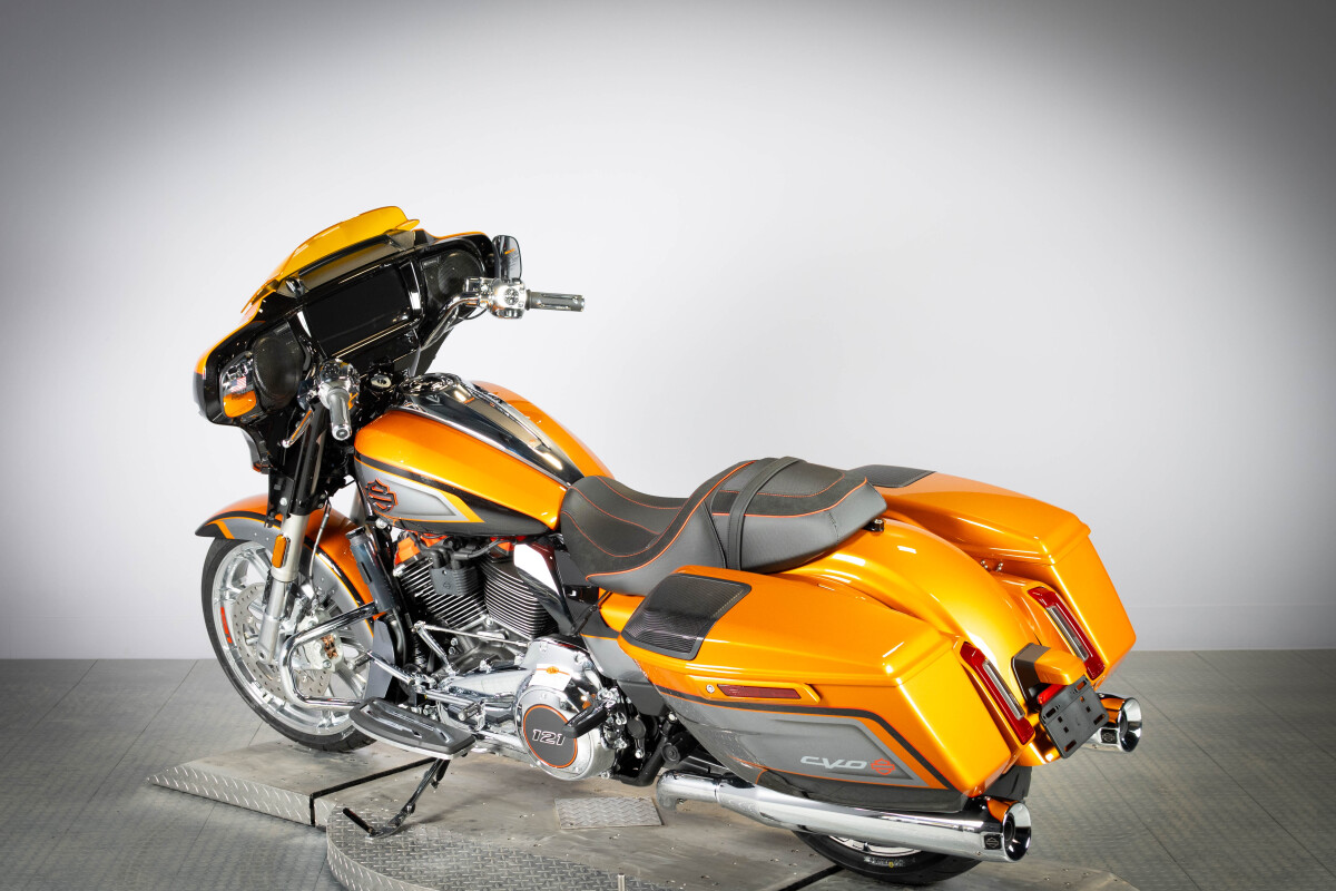 2026 Harley-Davidson® CVO Street Glide FLHXSE, photo 6