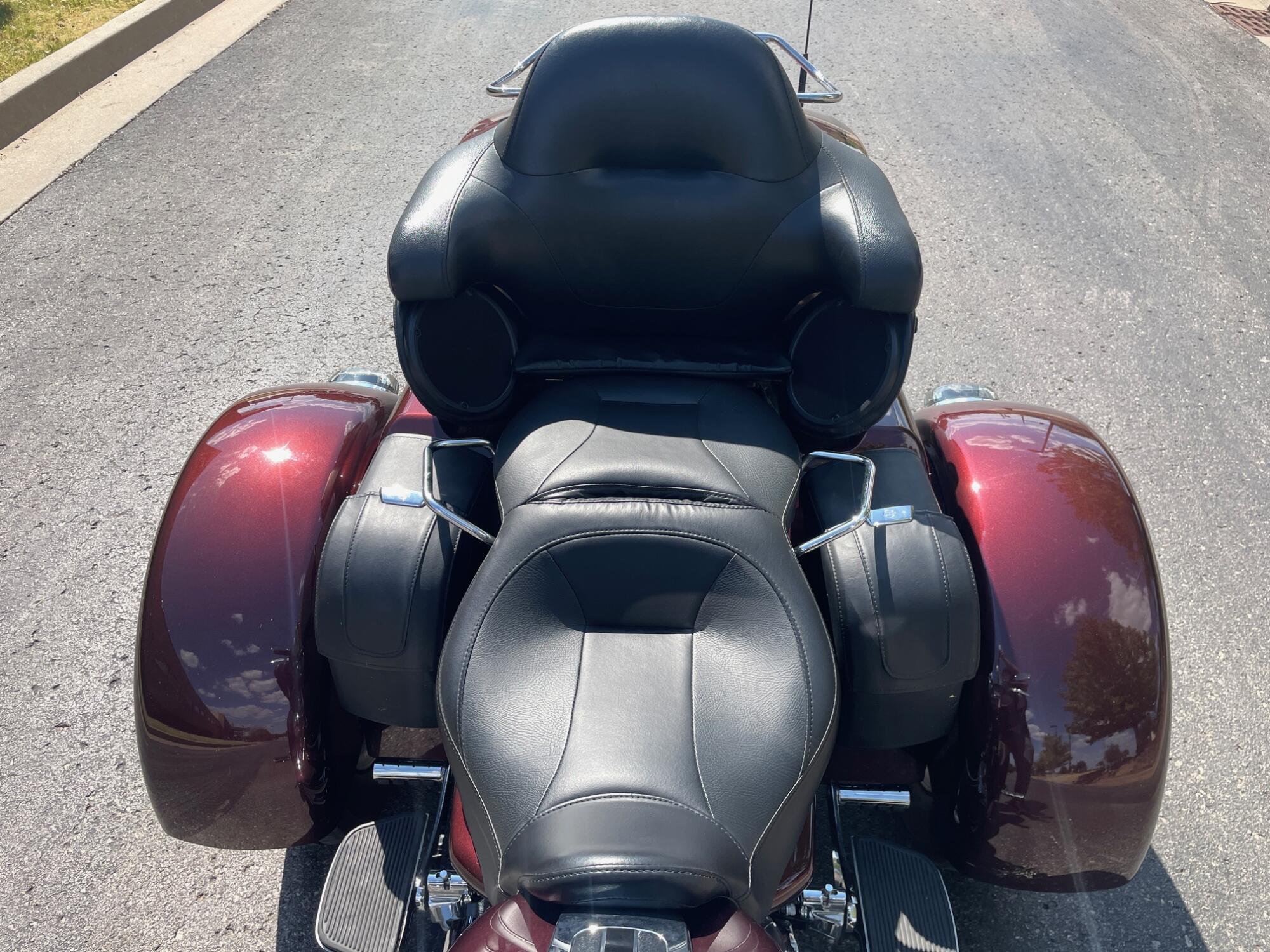 2019 Harley-Davidson® Tri Glide® Ultra FLHTCUTG, photo 7