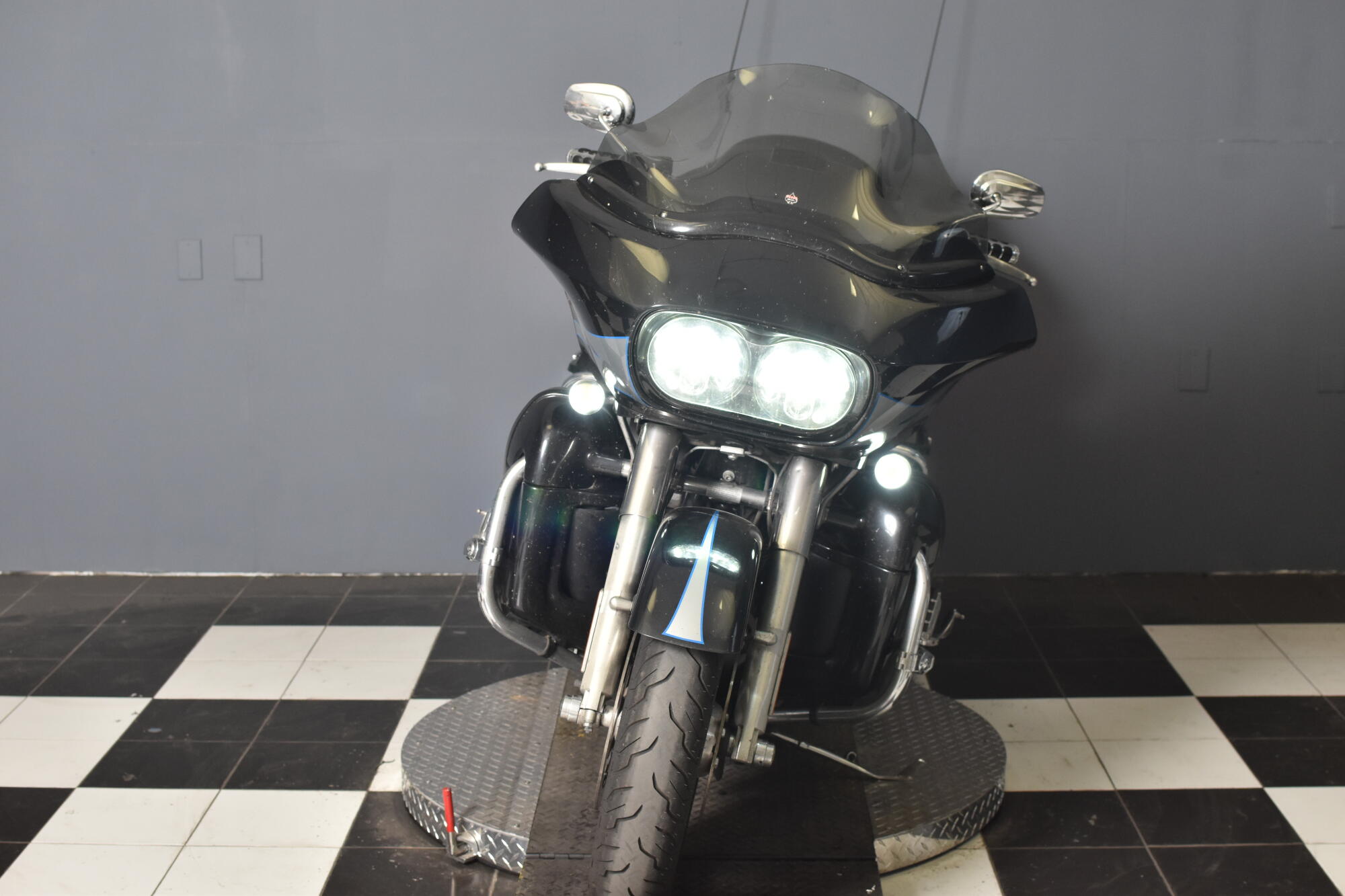 2013 Harley-Davidson® Road Glide® Ultra Midnight Pearl FLTRU103, photo 3