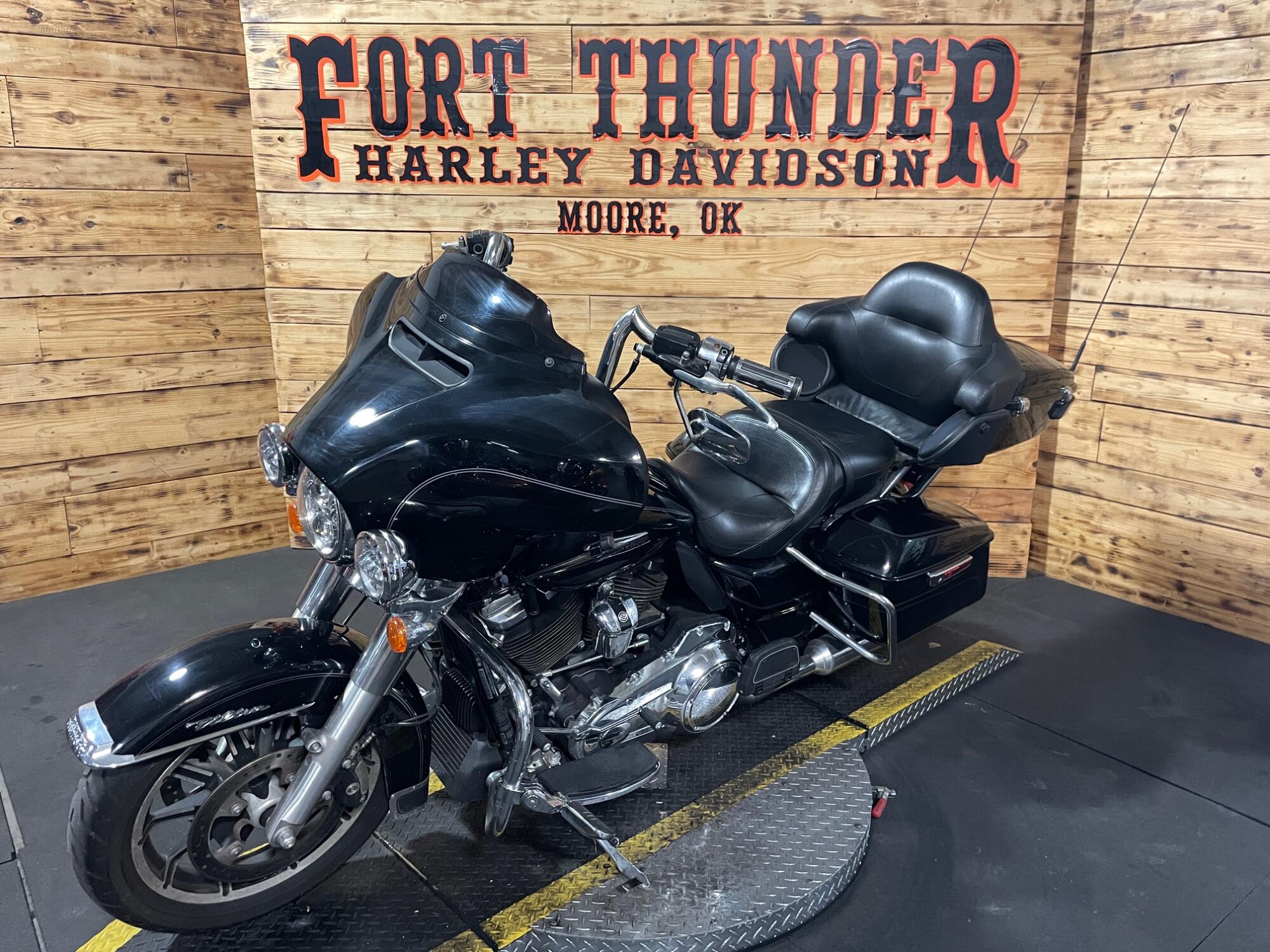 2017 Harley-Davidson® Electra Glide® Ultra Classic® FLHTCU, photo 8