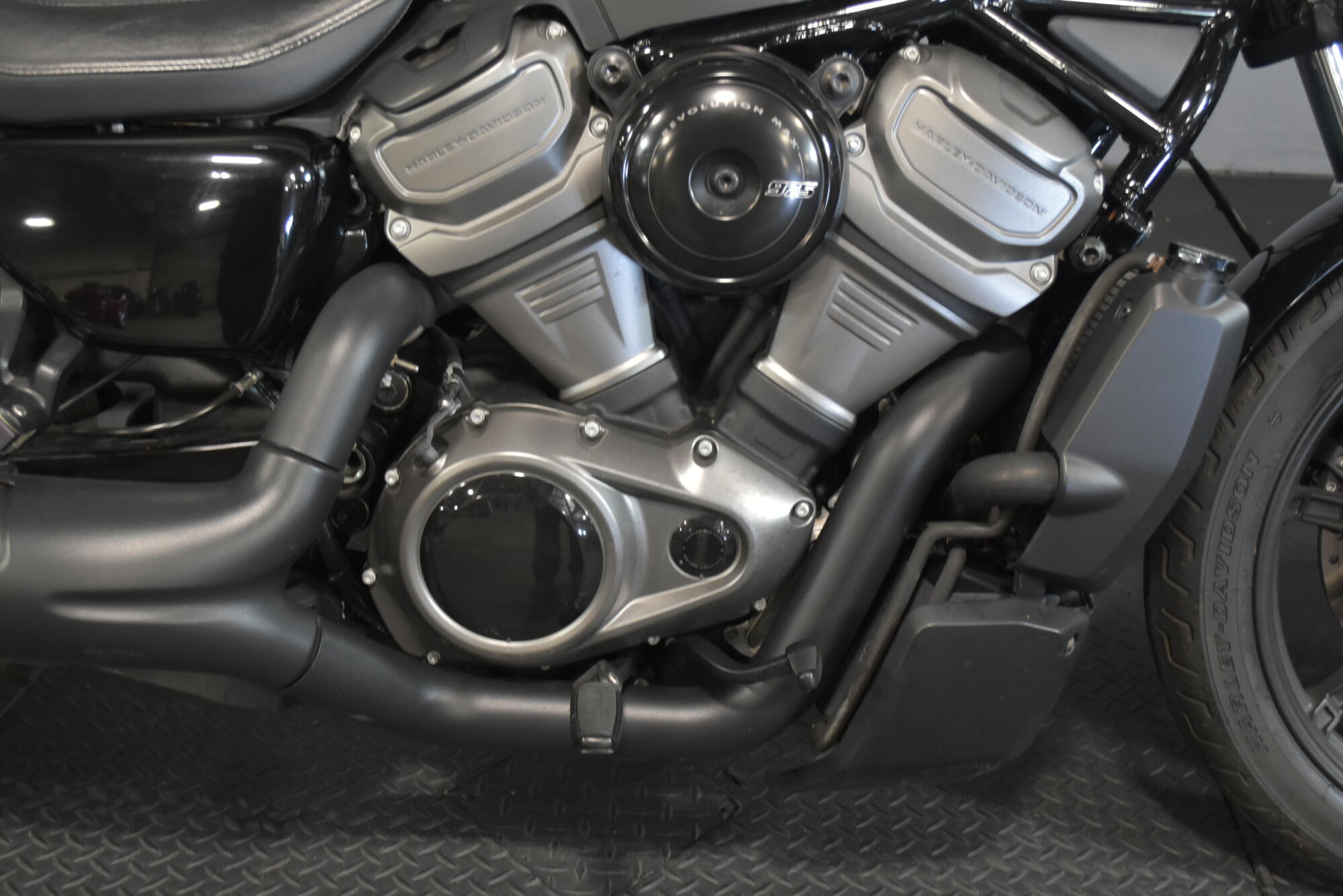 2023 Harley-Davidson® Nightster™ Vivid Black, photo 10