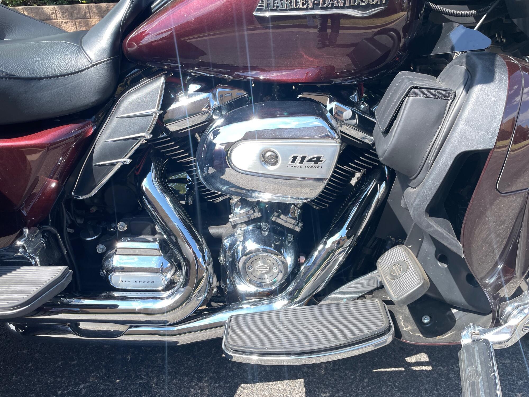 2019 Harley-Davidson® Tri Glide® Ultra FLHTCUTG, photo 3