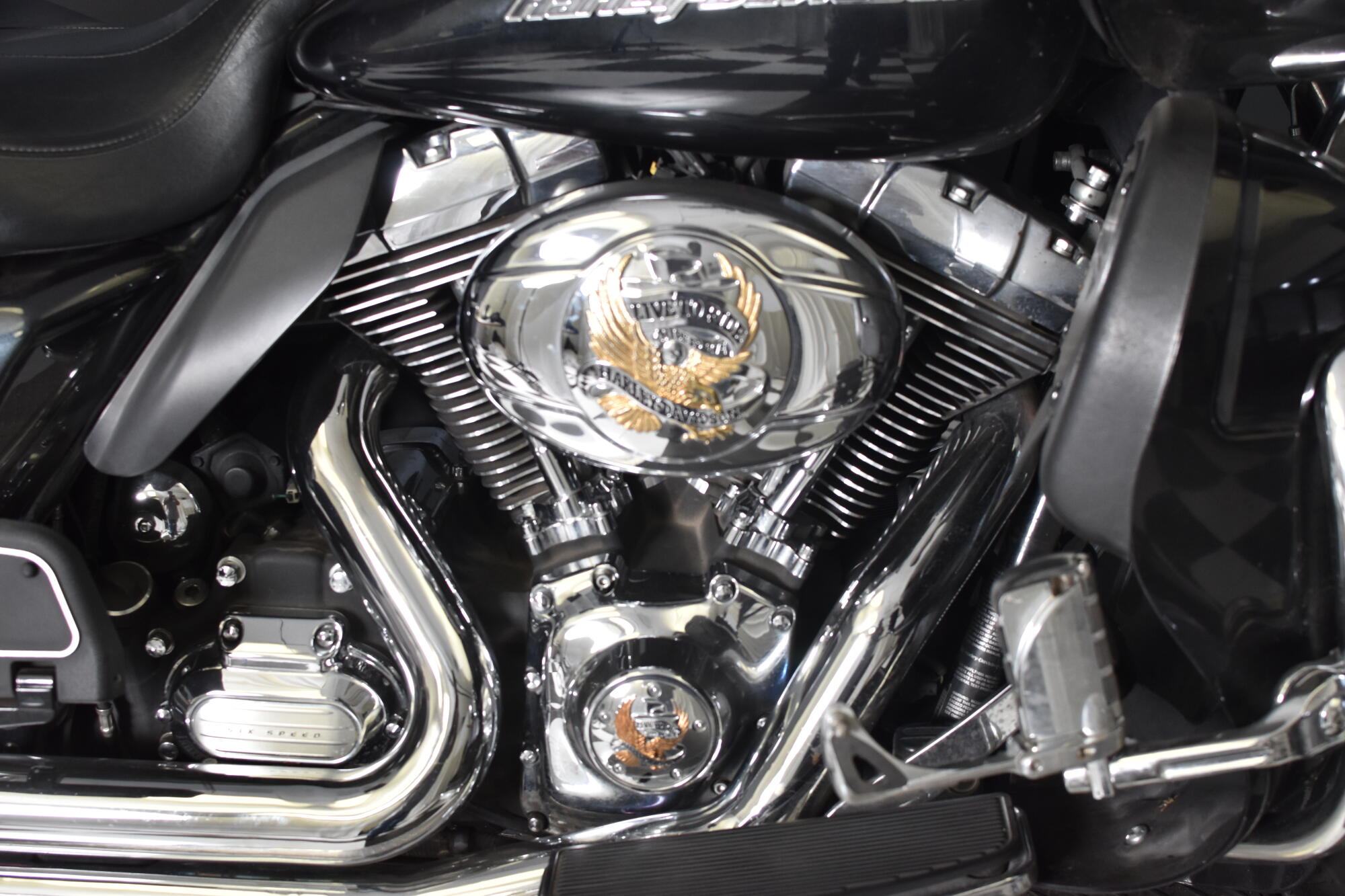 2013 Harley-Davidson® Road Glide® Ultra Midnight Pearl FLTRU103, photo 11
