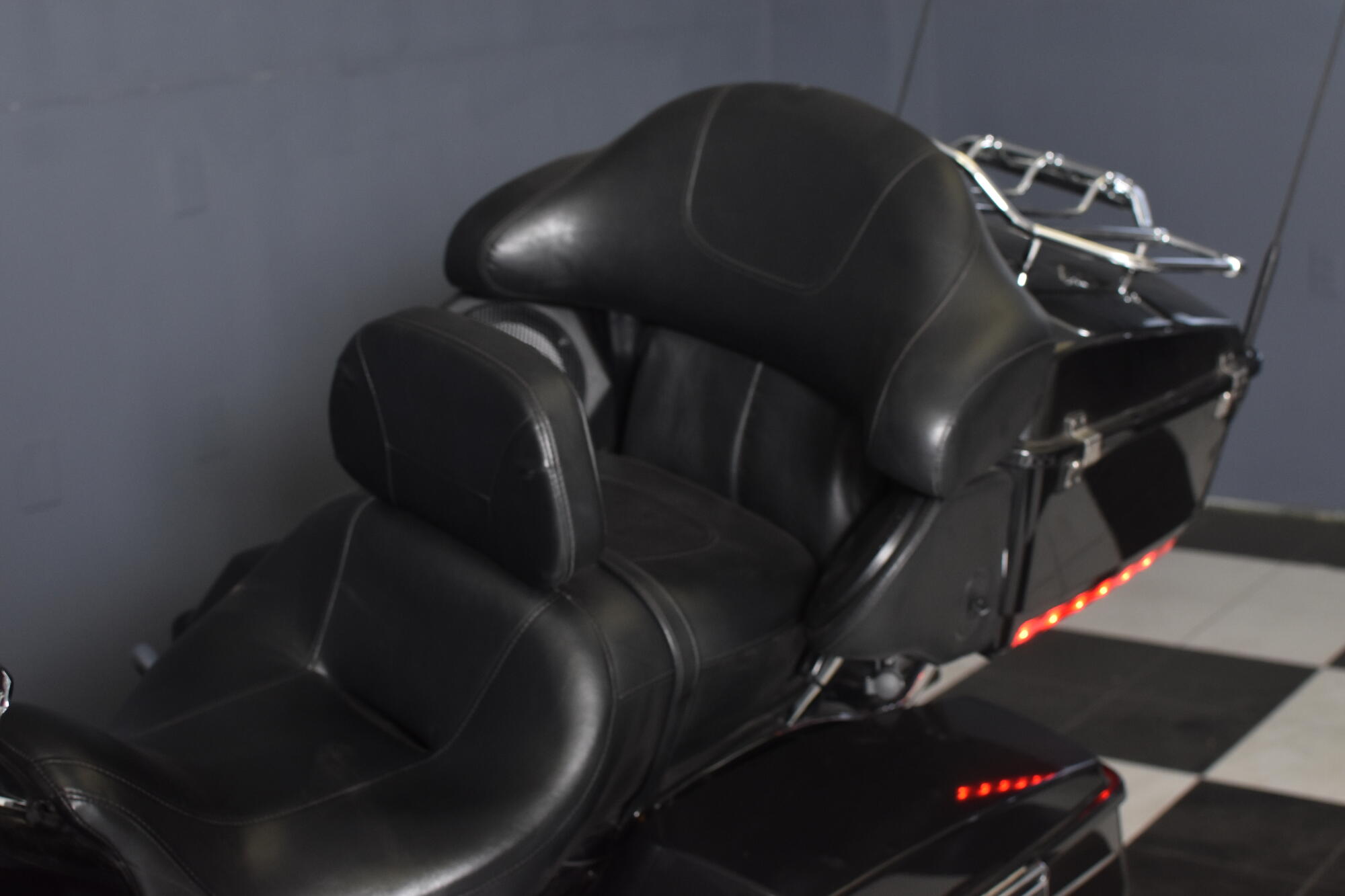 2013 Harley-Davidson® Road Glide® Ultra Midnight Pearl FLTRU103, photo 18