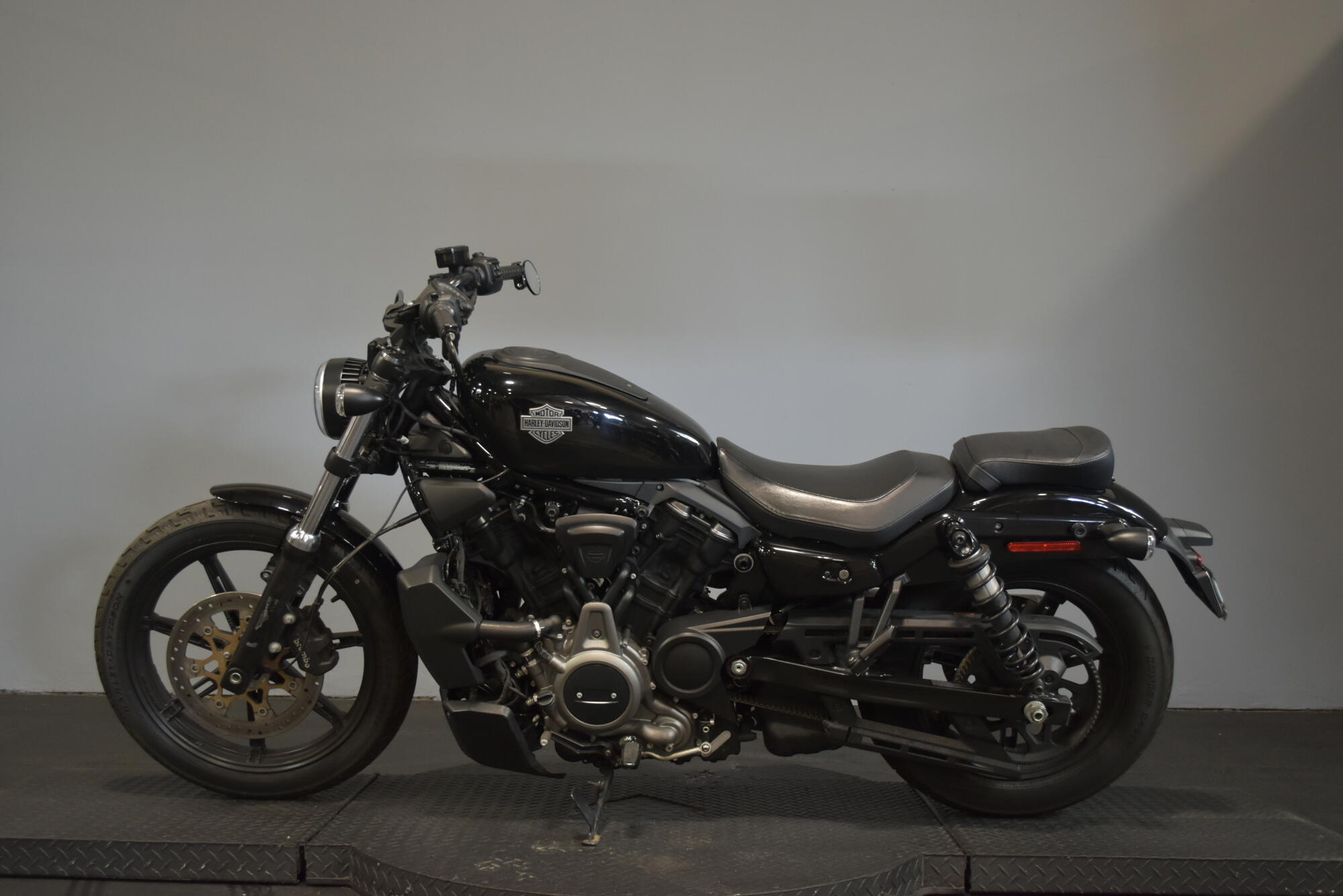 2023 Harley-Davidson® Nightster™ Vivid Black, photo 6