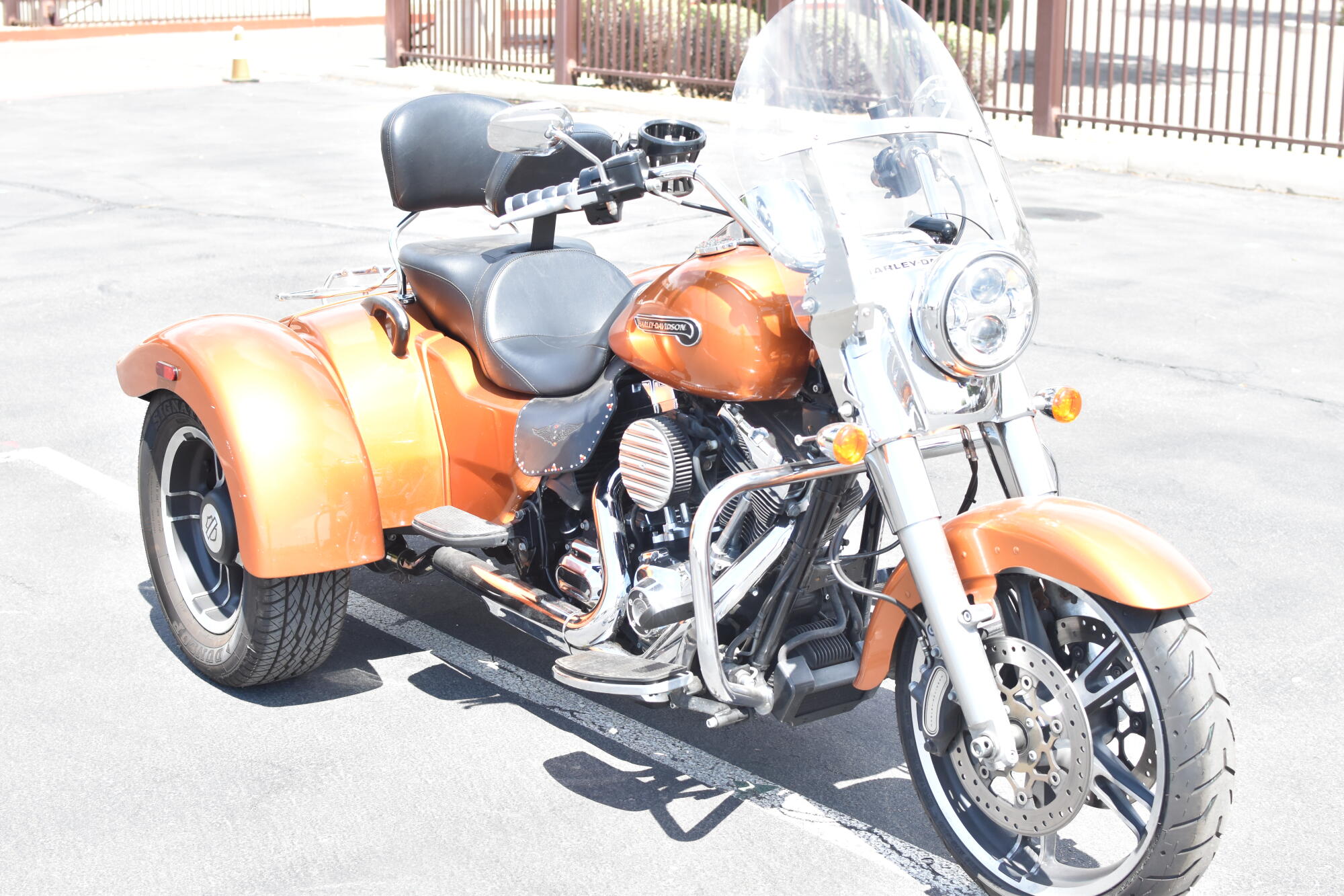 2015 Harley-Davidson® Freewheeler™ Amber Whiskey FLRT, photo 2