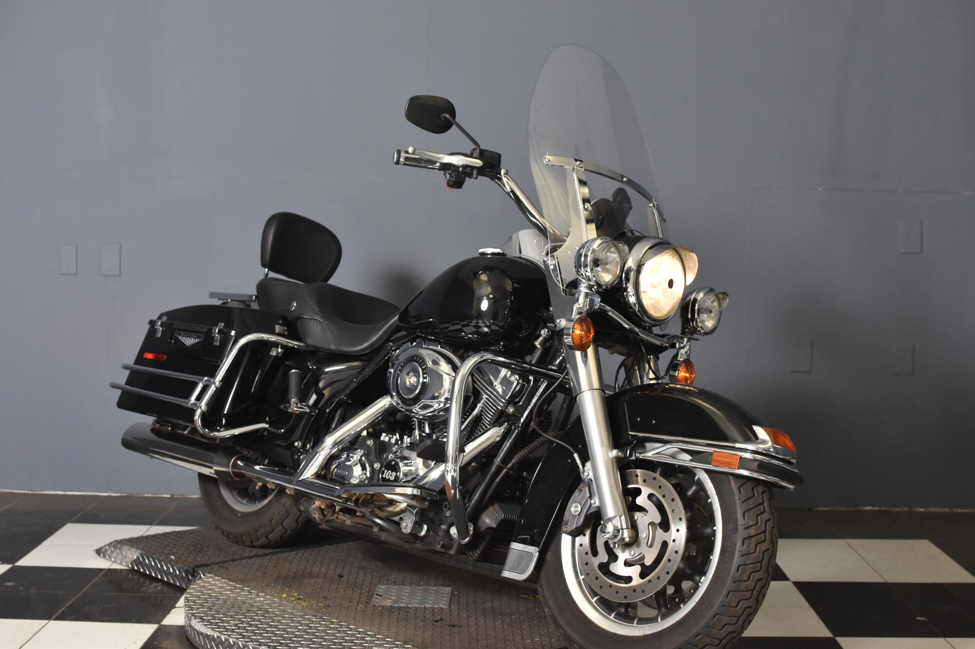 2008 Harley-Davidson® Road King® Black FLHP, photo 2