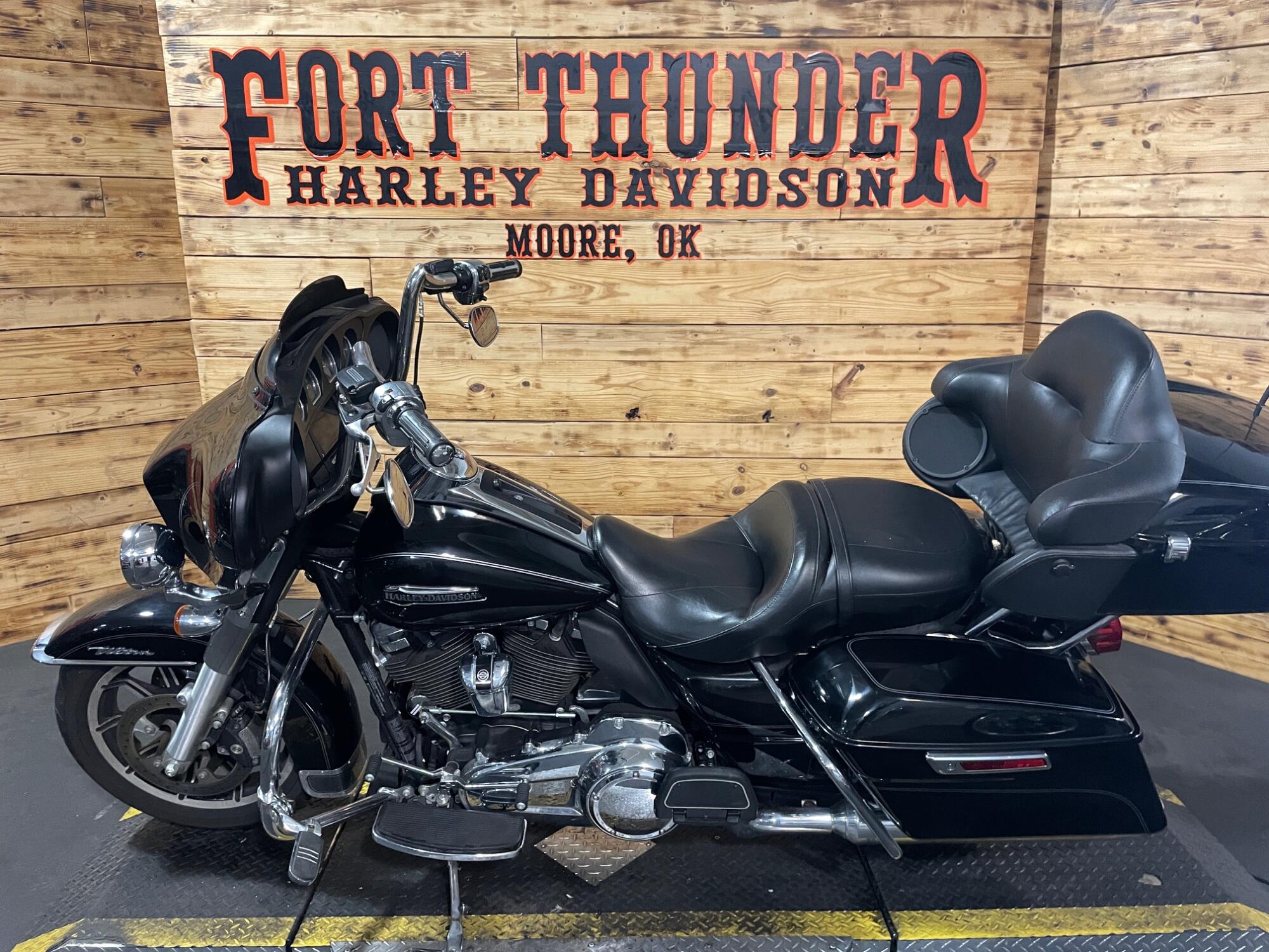 2017 Harley-Davidson® Electra Glide® Ultra Classic® FLHTCU, photo 9