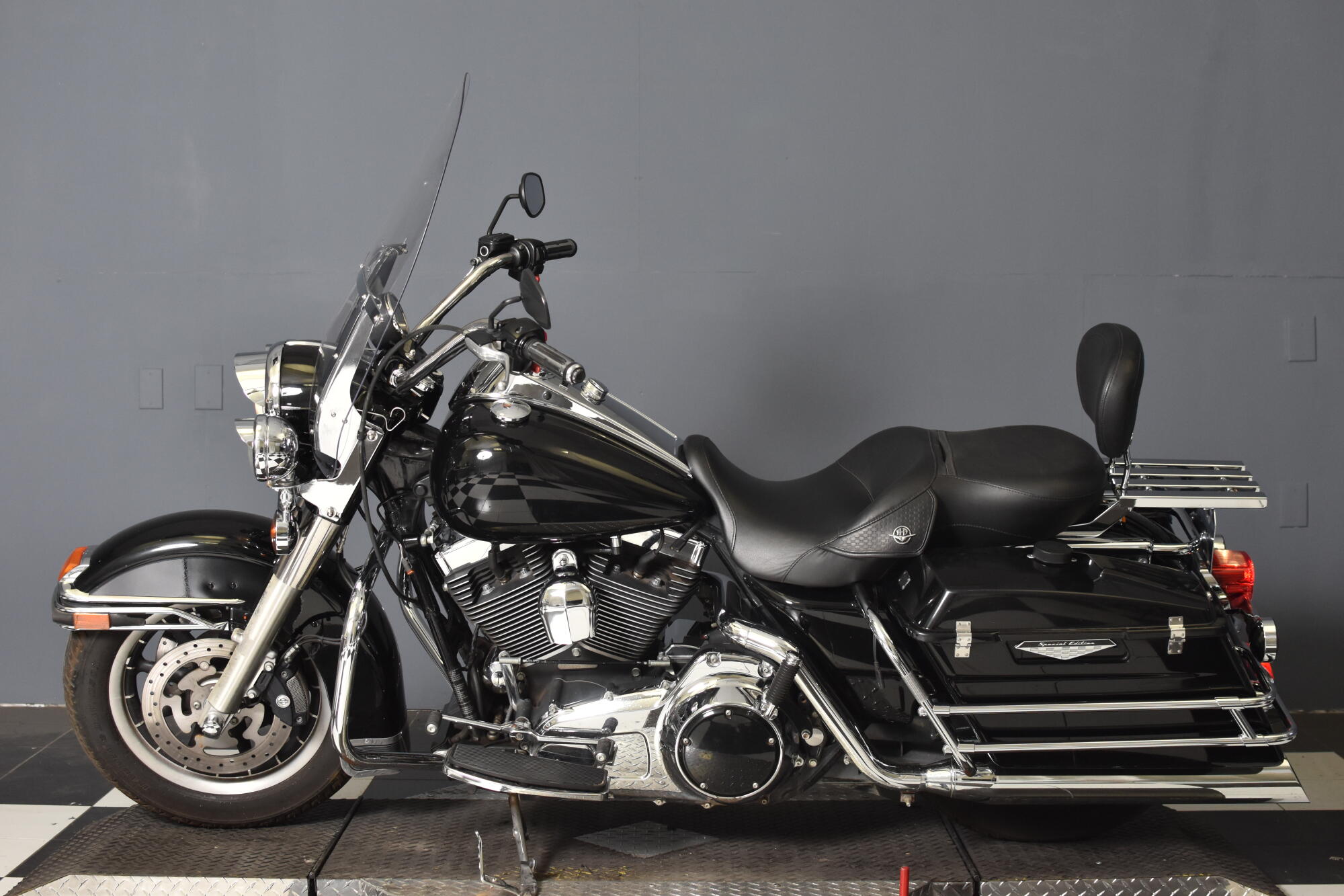 2008 Harley-Davidson® Road King® Black FLHP, photo 5