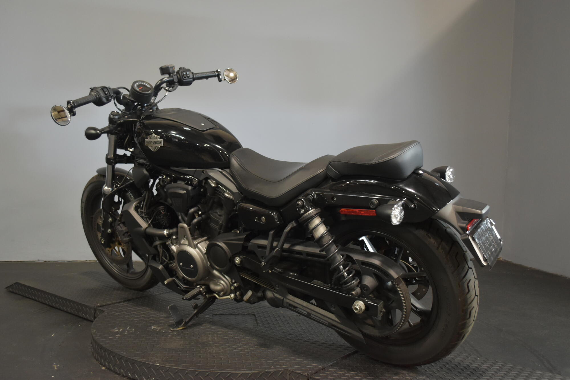 2023 Harley-Davidson® Nightster™ Vivid Black, photo 5