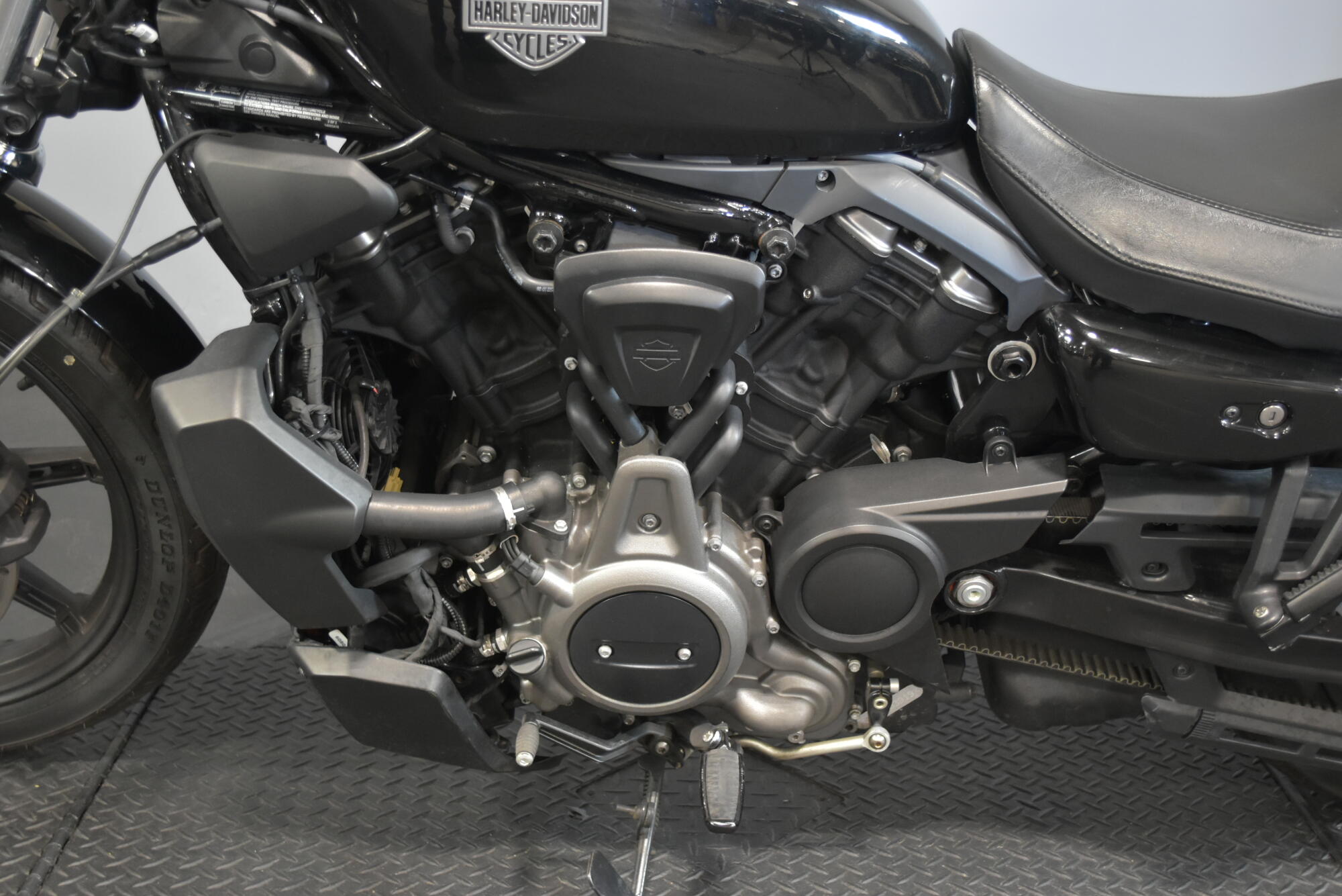 2023 Harley-Davidson® Nightster™ Vivid Black, photo 13