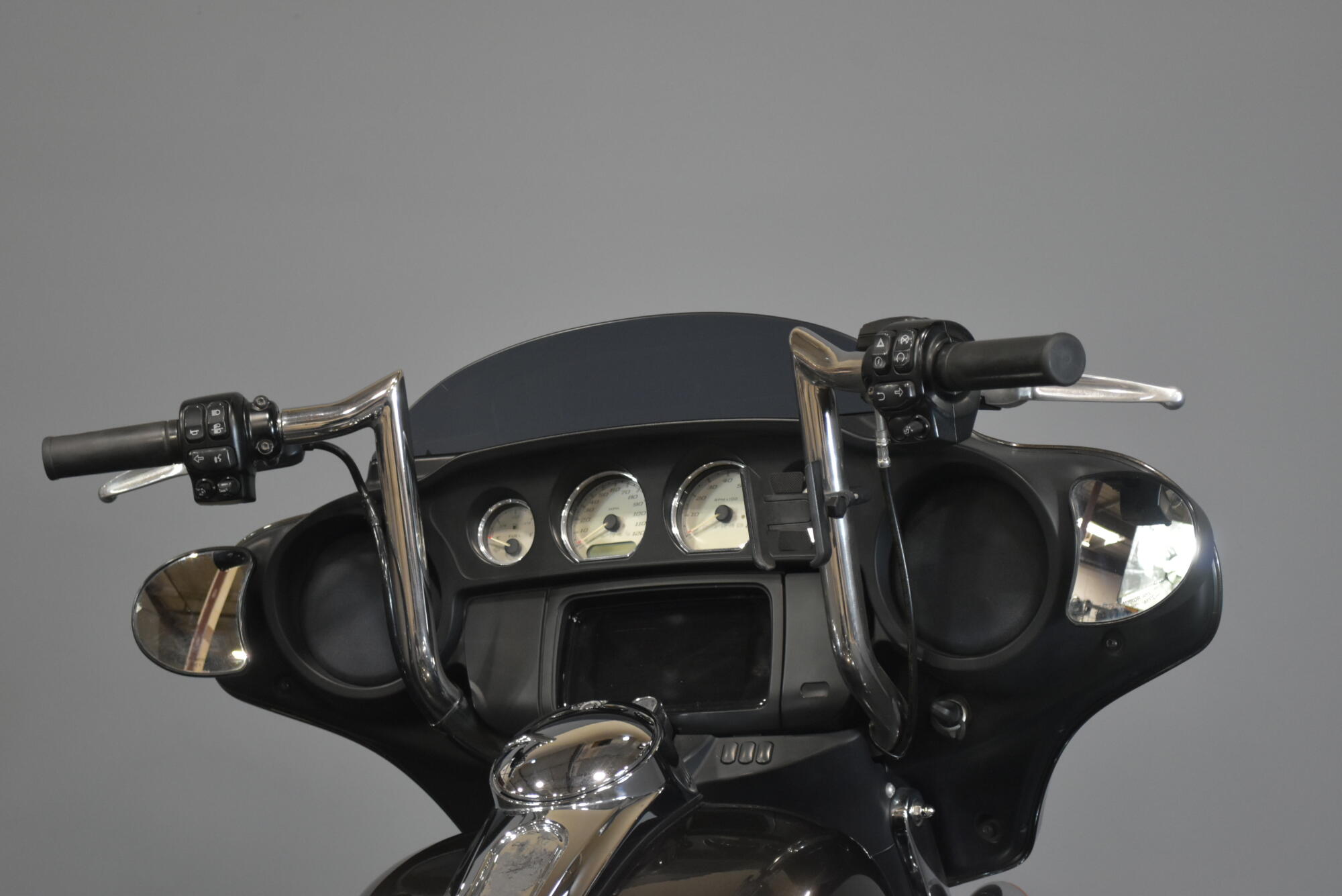 2021 Harley-Davidson® Street Glide® River Rock Gray, photo 15