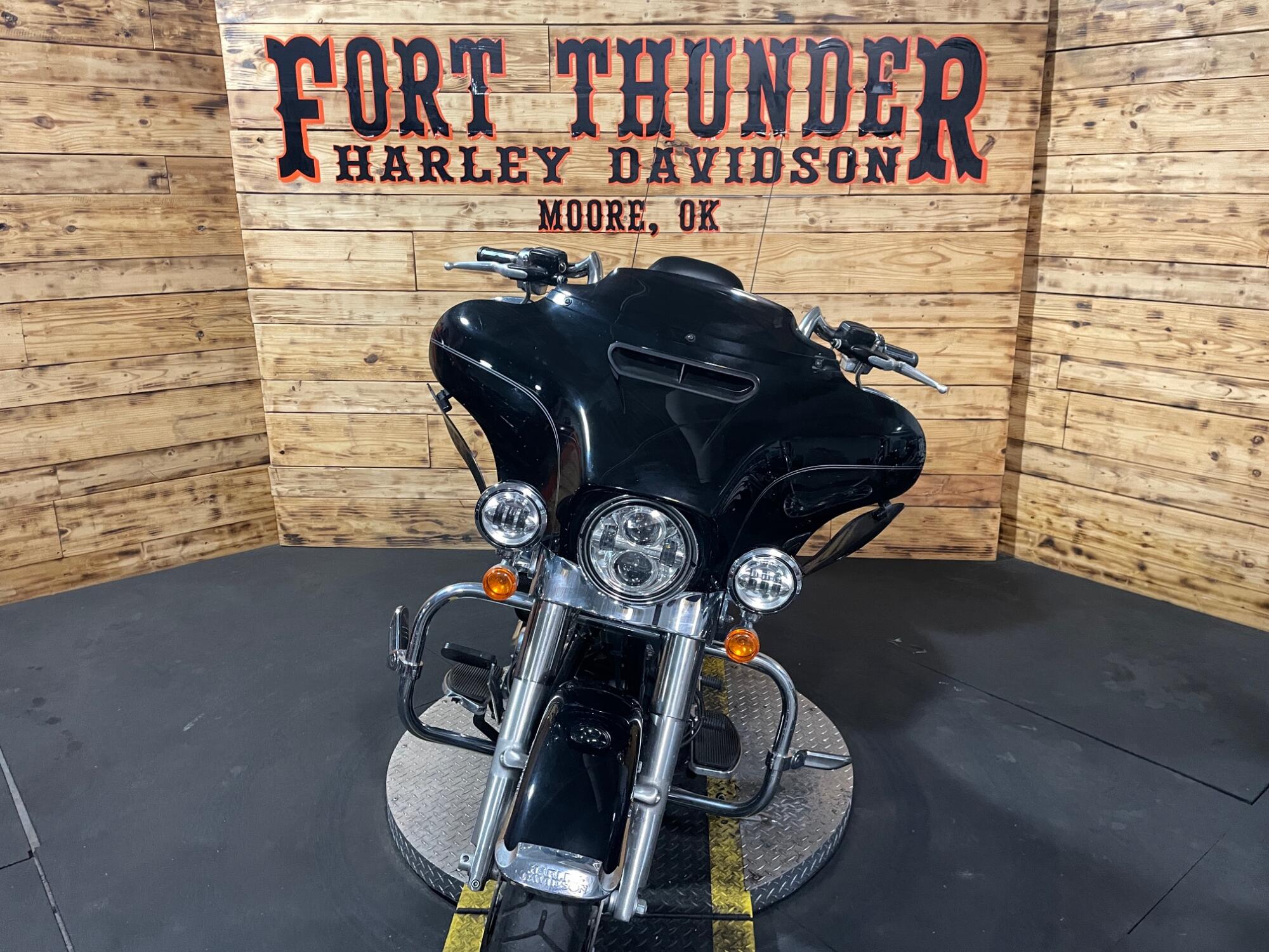 2017 Harley-Davidson® Electra Glide® Ultra Classic® FLHTCU, photo 5