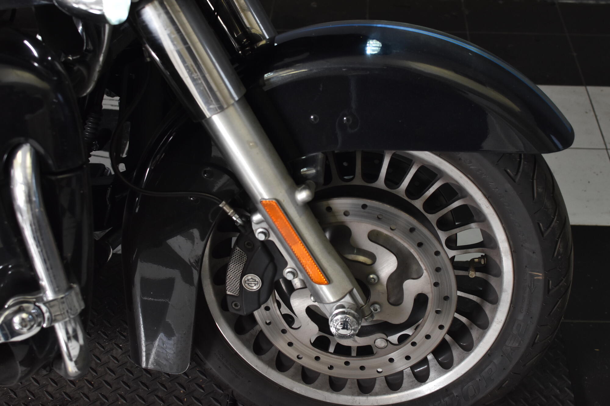 2013 Harley-Davidson® Road Glide® Ultra Midnight Pearl FLTRU103, photo 9