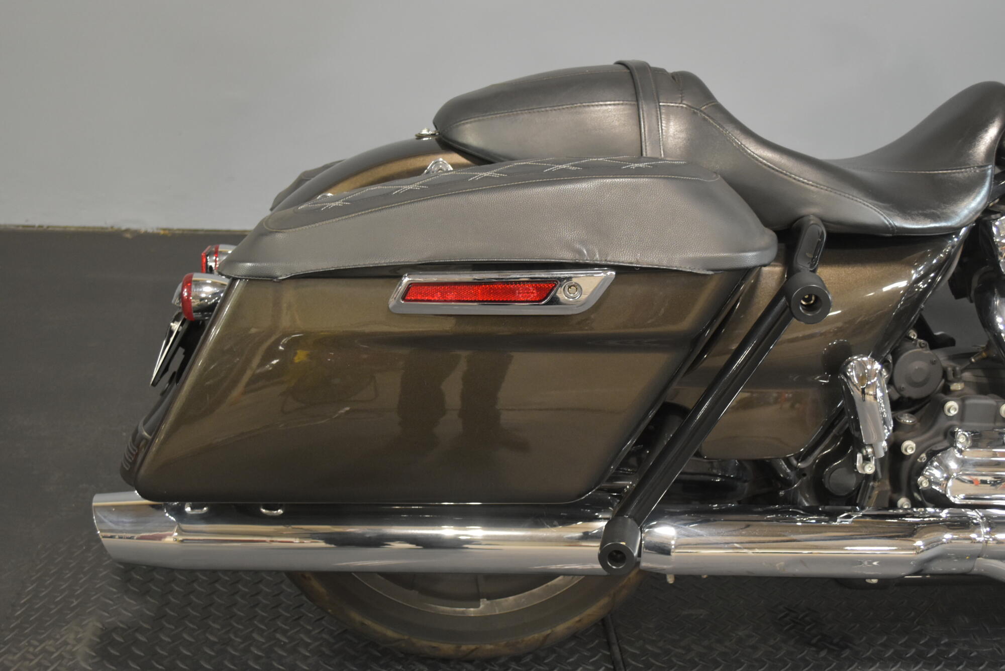 2021 Harley-Davidson® Street Glide® River Rock Gray, photo 11