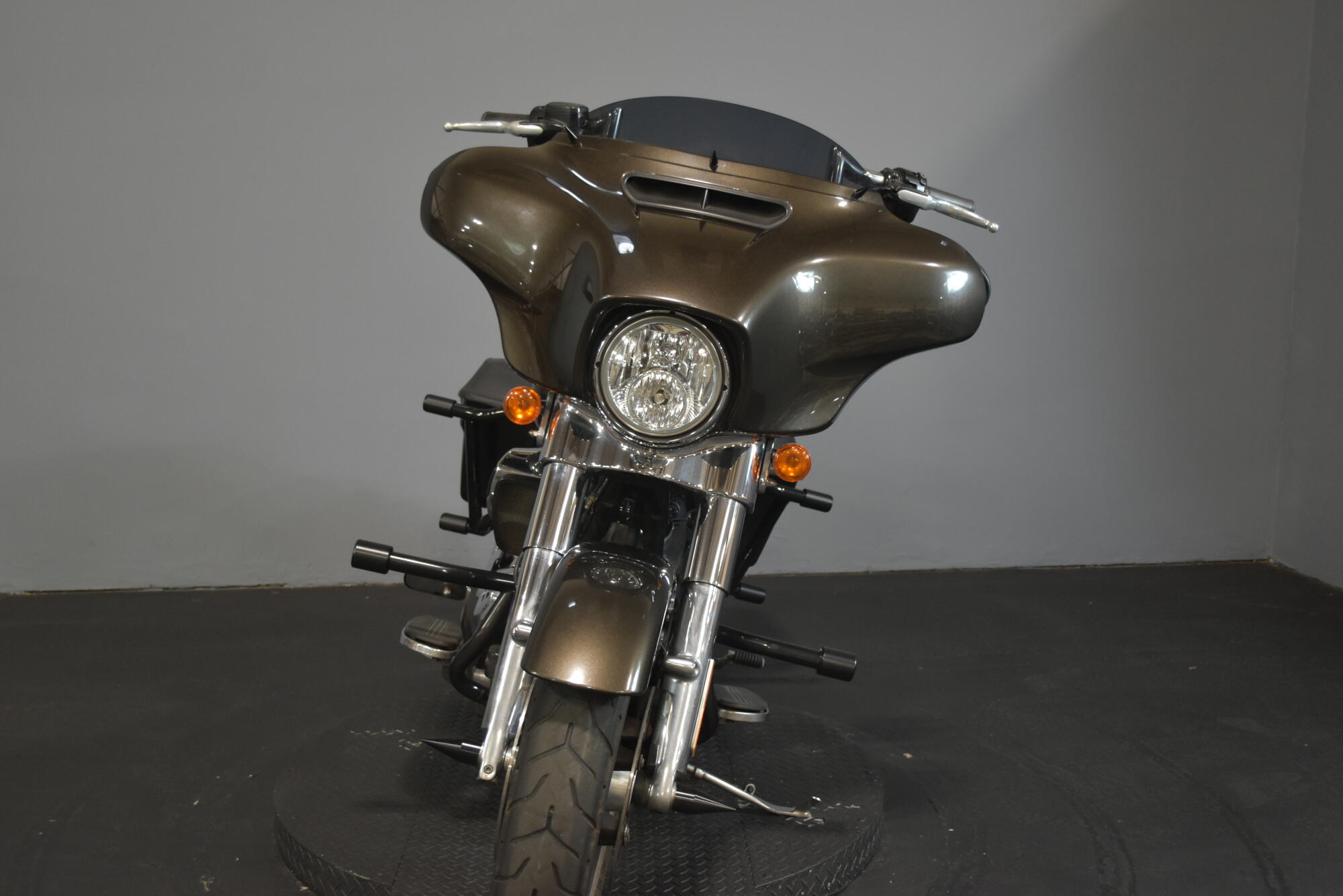 2021 Harley-Davidson® Street Glide® River Rock Gray, photo 3