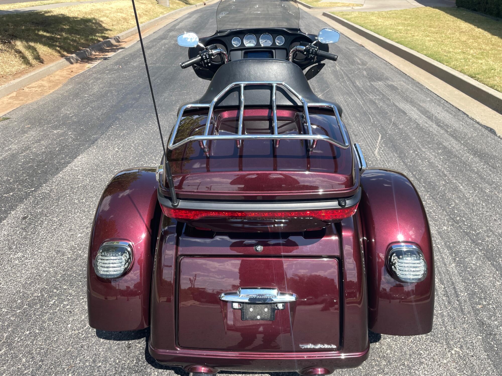 2019 Harley-Davidson® Tri Glide® Ultra FLHTCUTG, photo 13