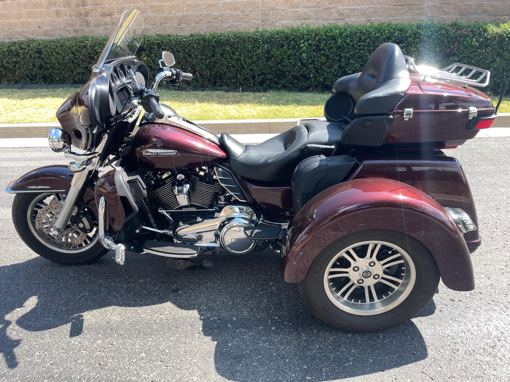2019 Harley-Davidson® Tri Glide® Ultra FLHTCUTG, photo 9