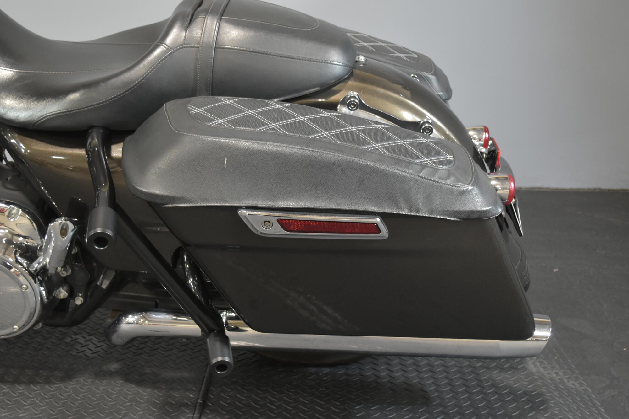 2021 Harley-Davidson® Street Glide® River Rock Gray, photo 14