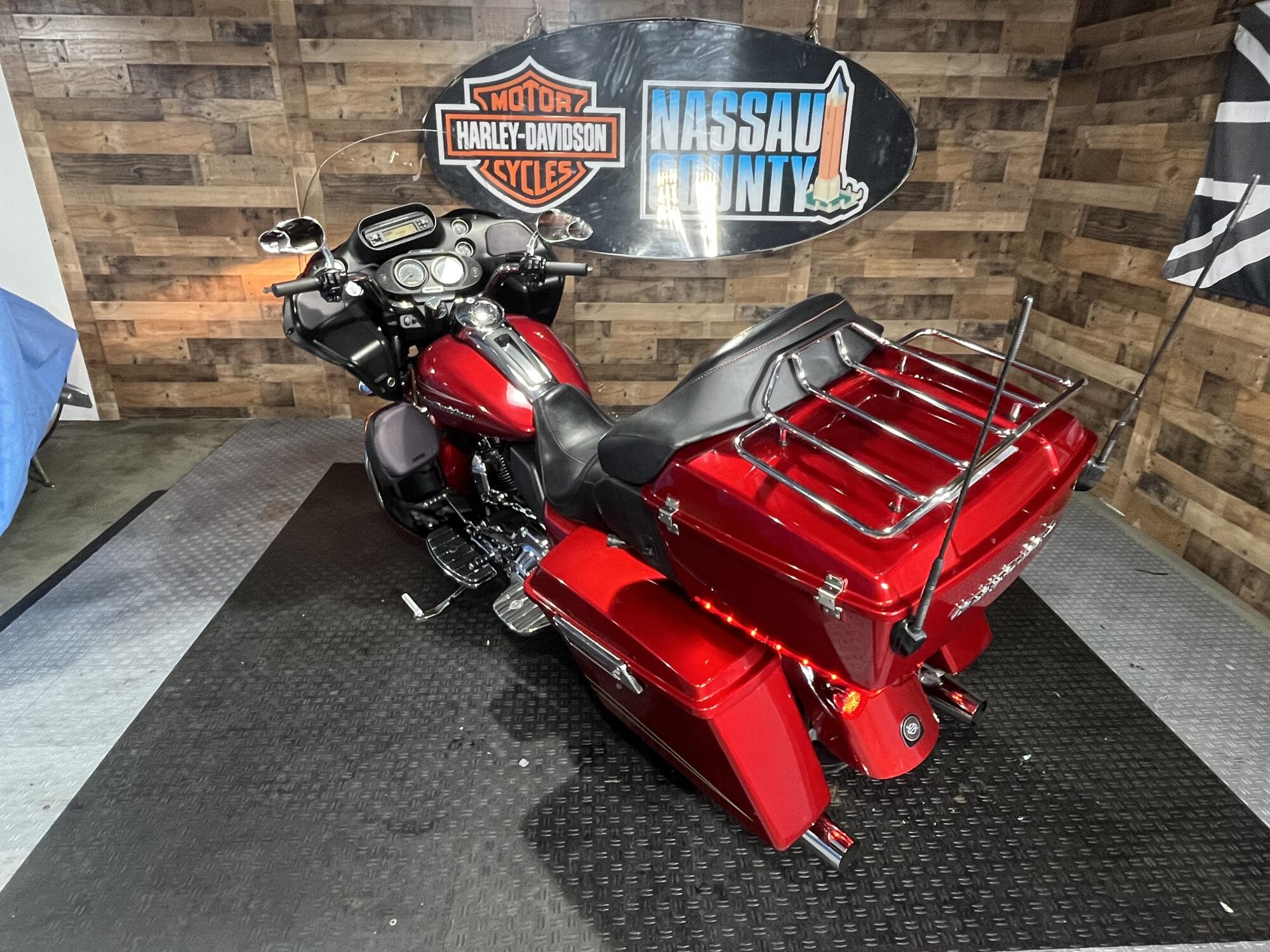 2012 Harley-Davidson® Road Glide® Ultra Ember Red Sunglo, photo 6