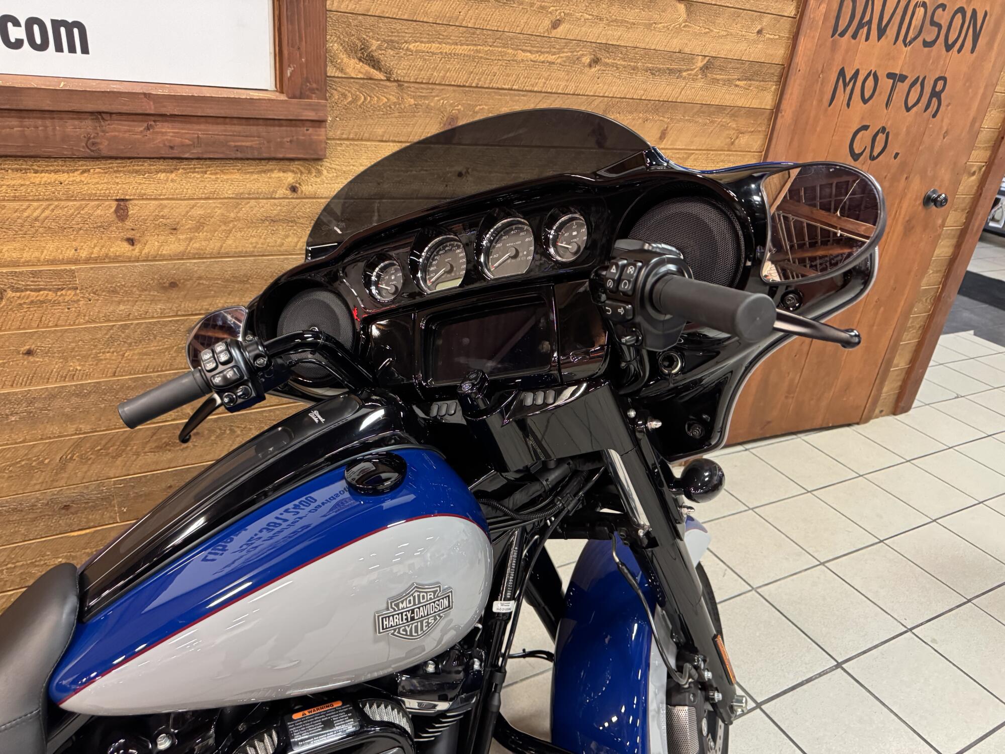 2023 Harley-Davidson® Street Glide® Special Bright Billiard Blue/Billiard Gray - Black Finish FLHXS, photo 6