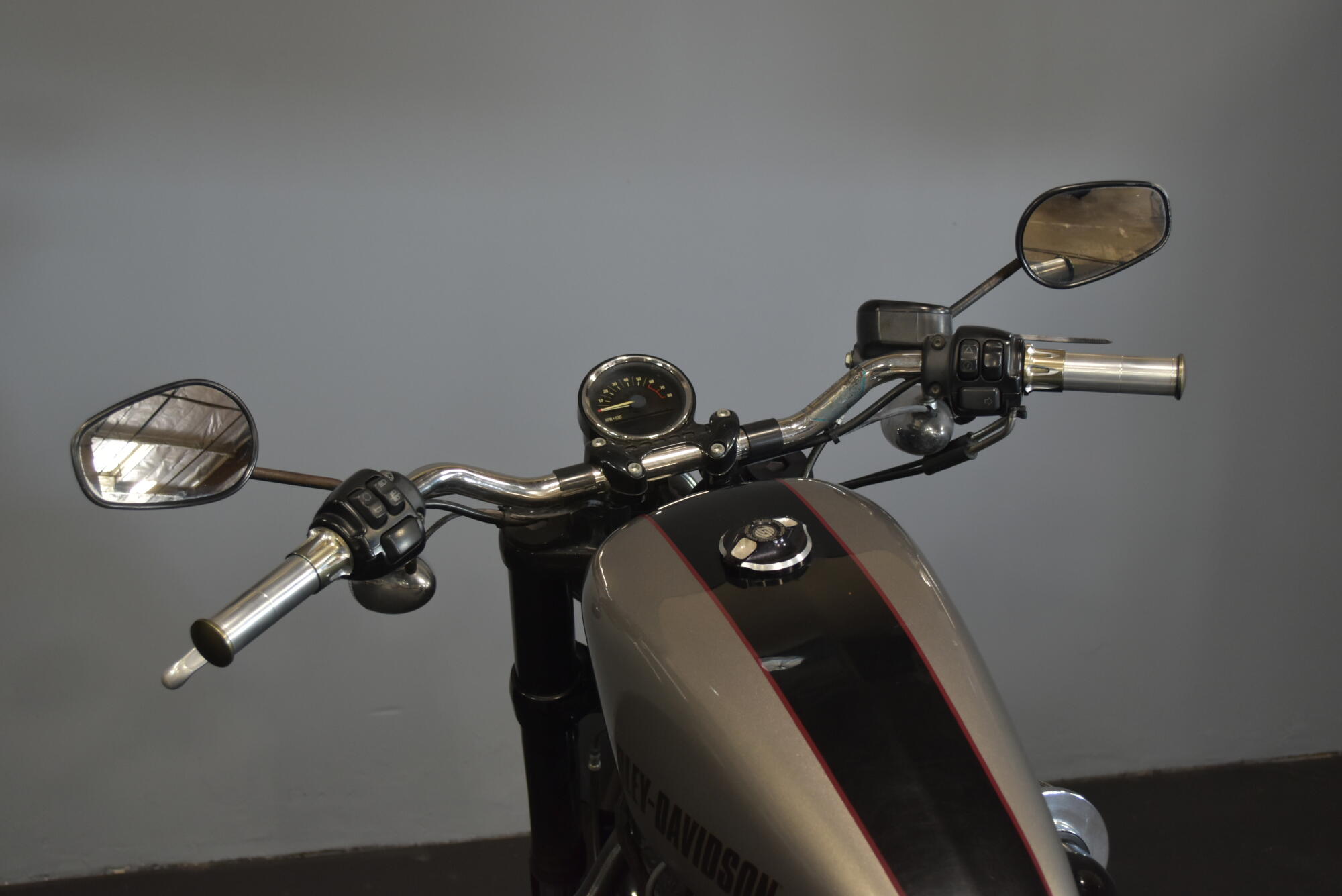 2017 Harley-Davidson® Roadster™ Two-Tone Billet Silver/Vivid Black, photo 17