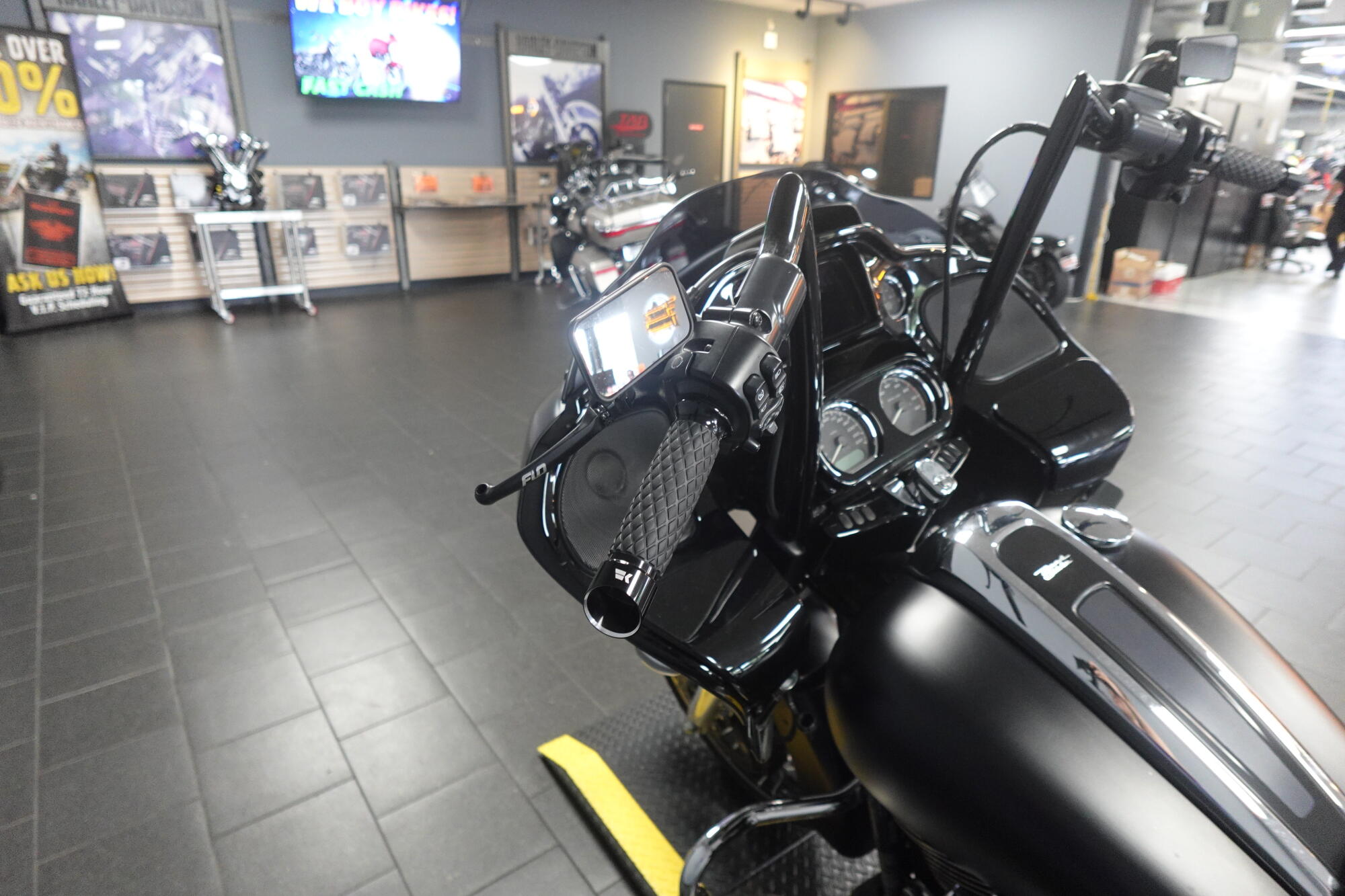 2022 Harley-Davidson® Road Glide® Special Black Denim, photo 13