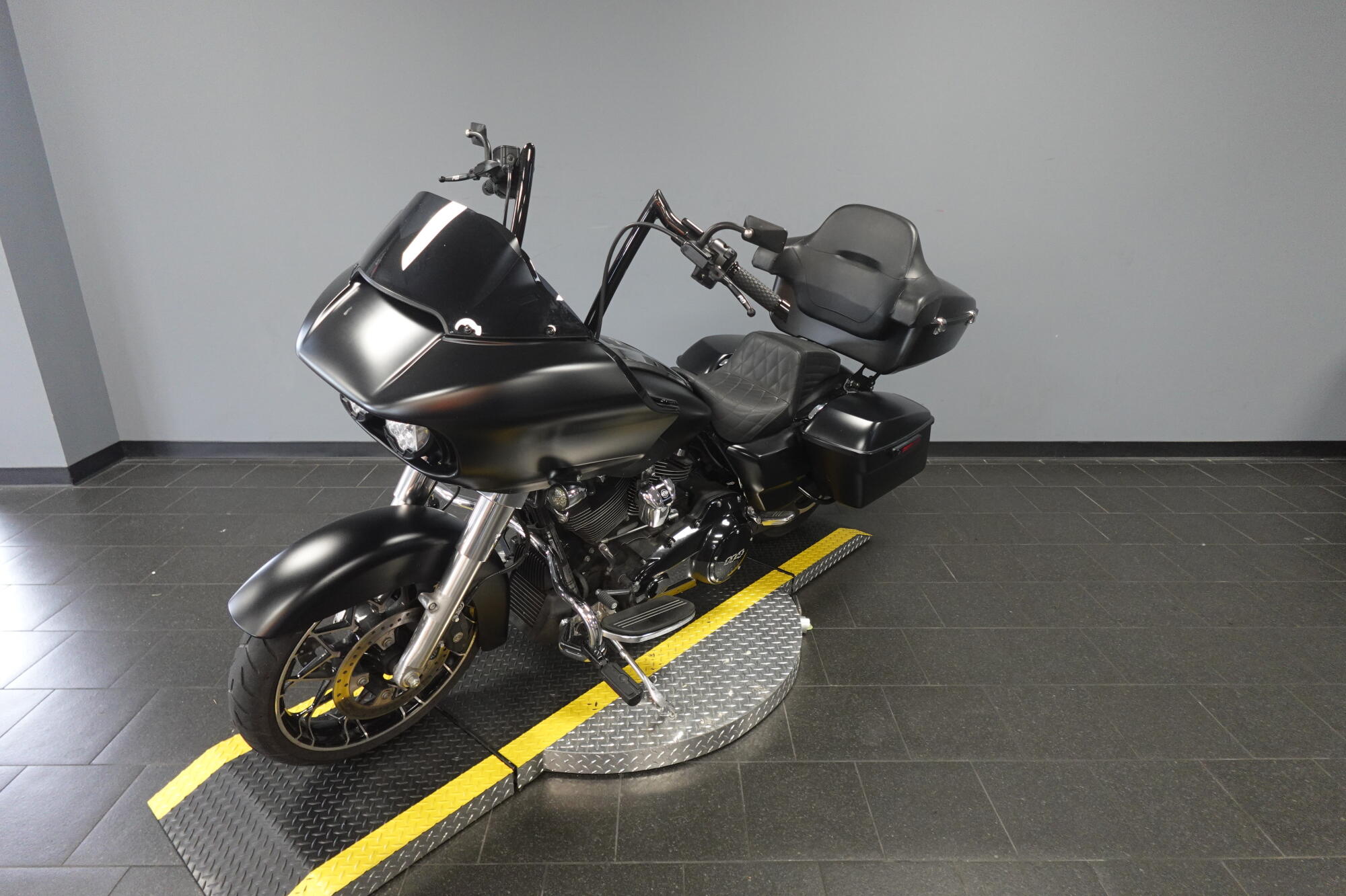 2022 Harley-Davidson® Road Glide® Special Black Denim, photo 4