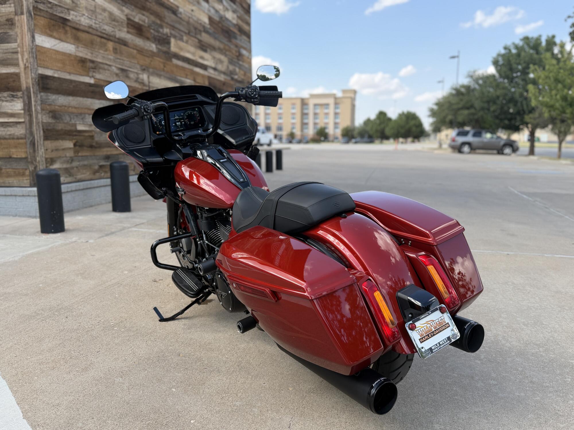 2025 Harley-Davidson® Road Glide® Whiskey Firestorm - Black Finish, photo 6