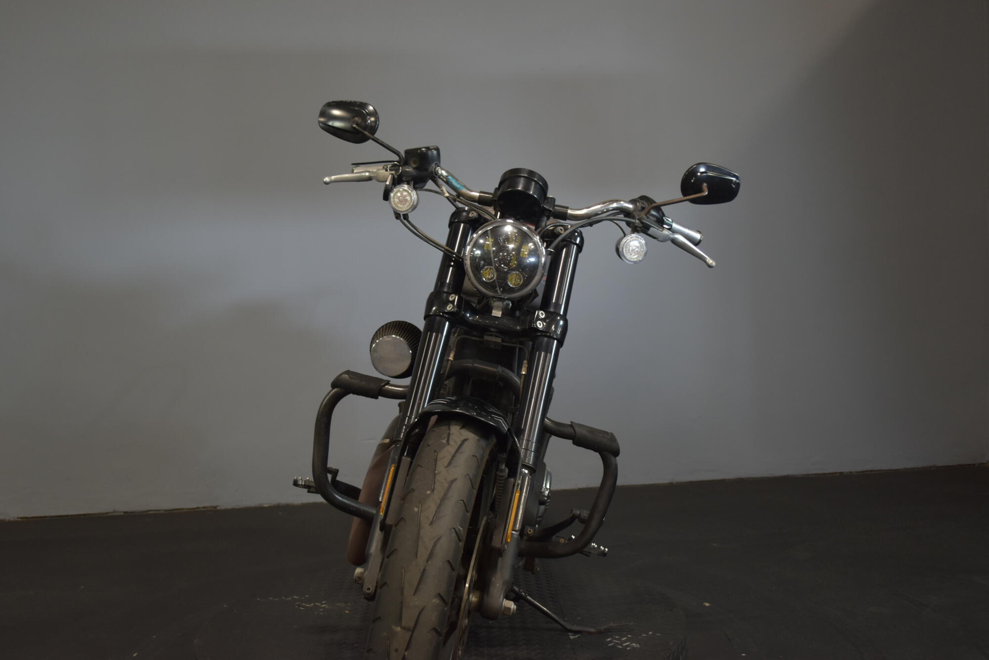 2017 Harley-Davidson® Roadster™ Two-Tone Billet Silver/Vivid Black, photo 3