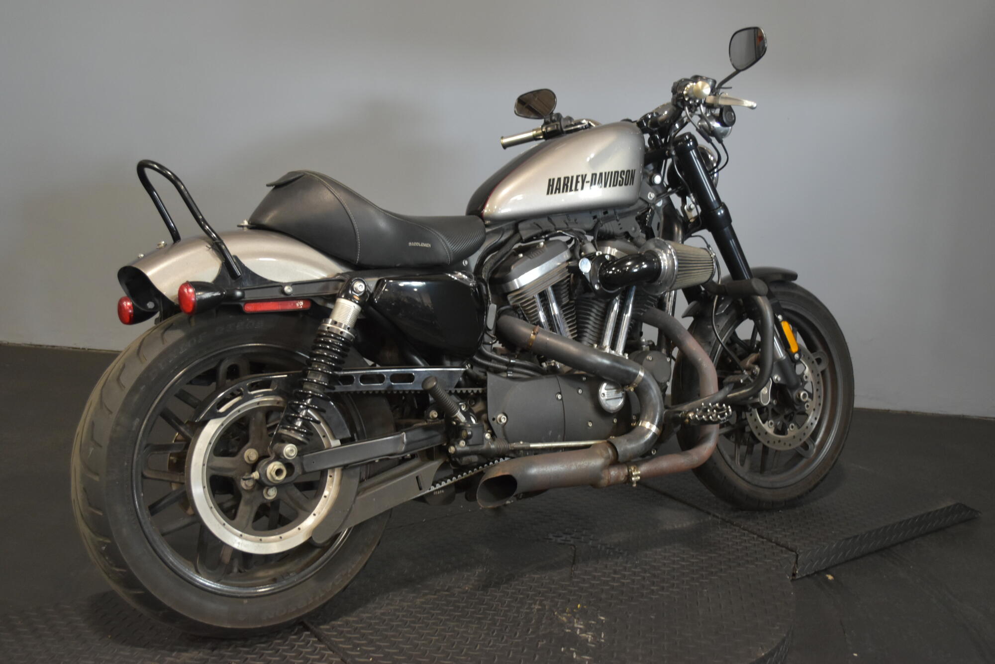 2017 Harley-Davidson® Roadster™ Two-Tone Billet Silver/Vivid Black, photo 8