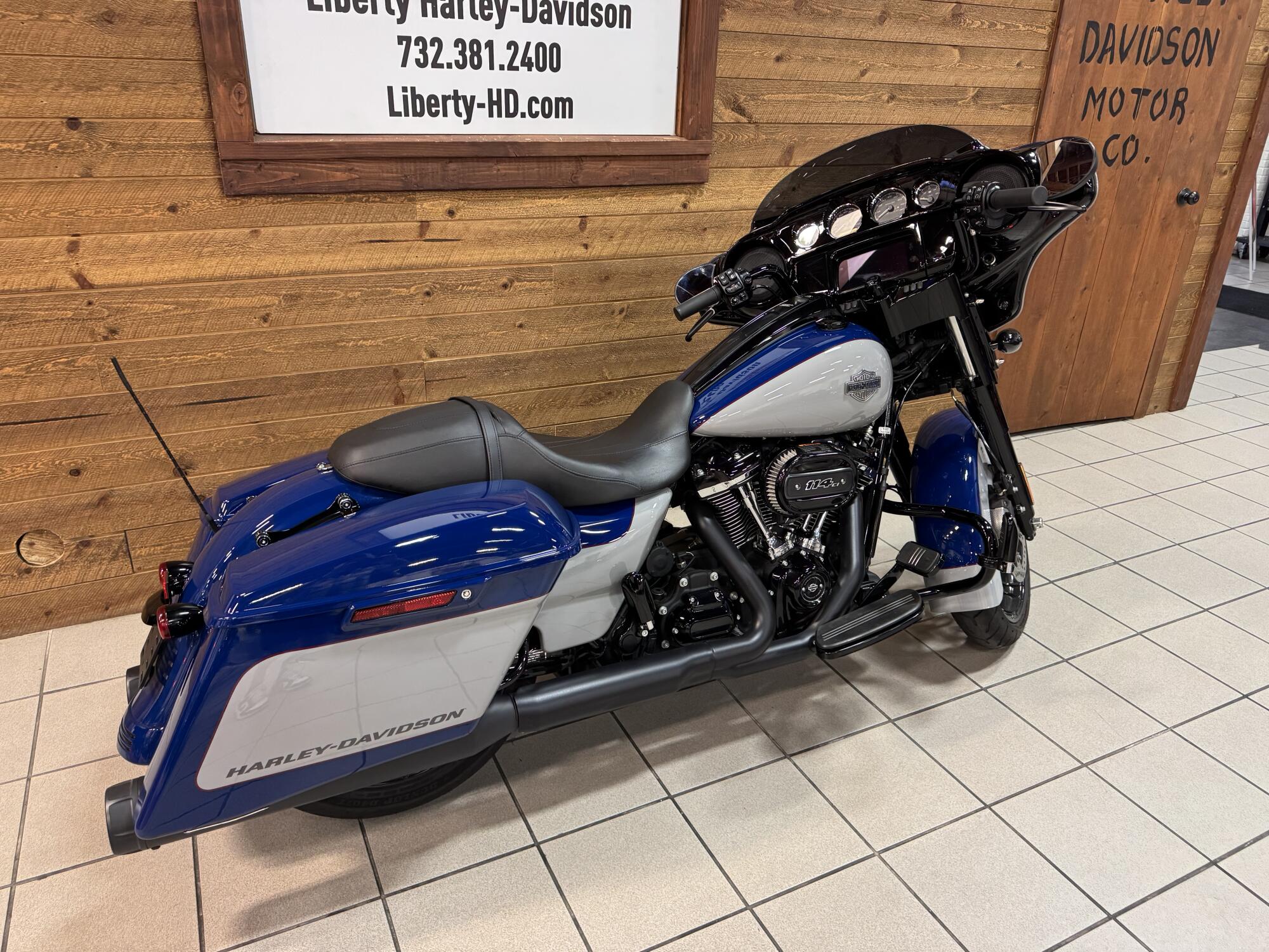 2023 Harley-Davidson® Street Glide® Special Bright Billiard Blue/Billiard Gray - Black Finish FLHXS, photo 8
