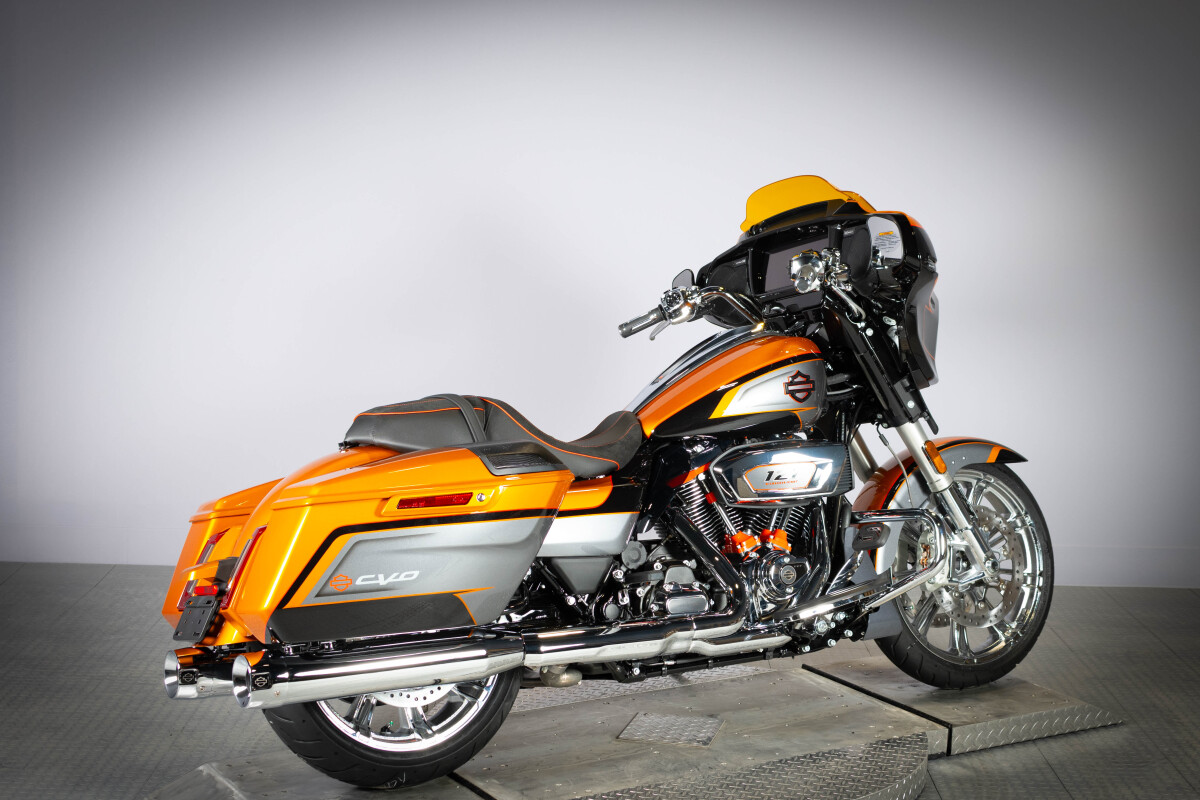 2026 Harley-Davidson® CVO Street Glide FLHXSE, photo 8