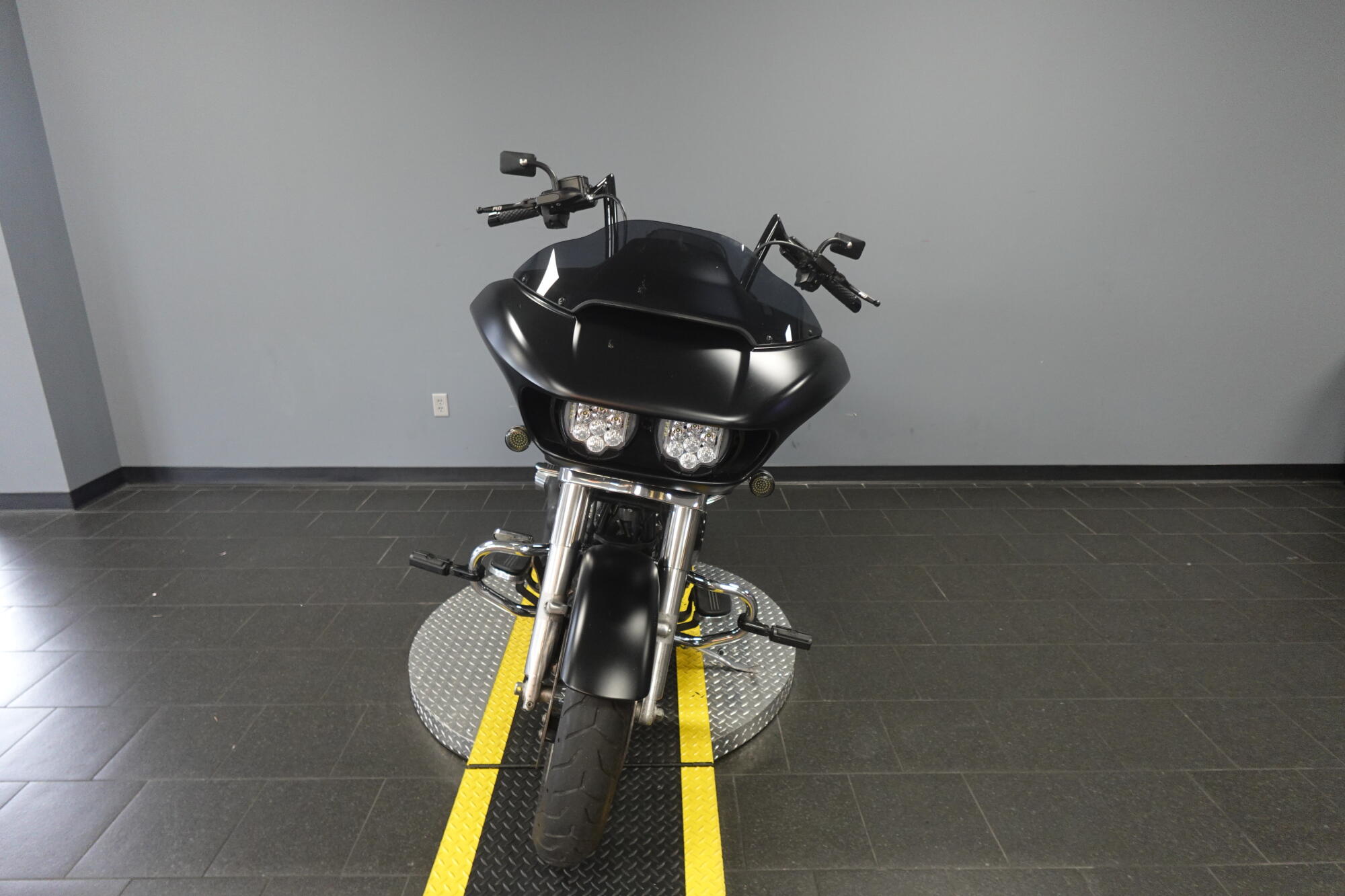 2022 Harley-Davidson® Road Glide® Special Black Denim, photo 3