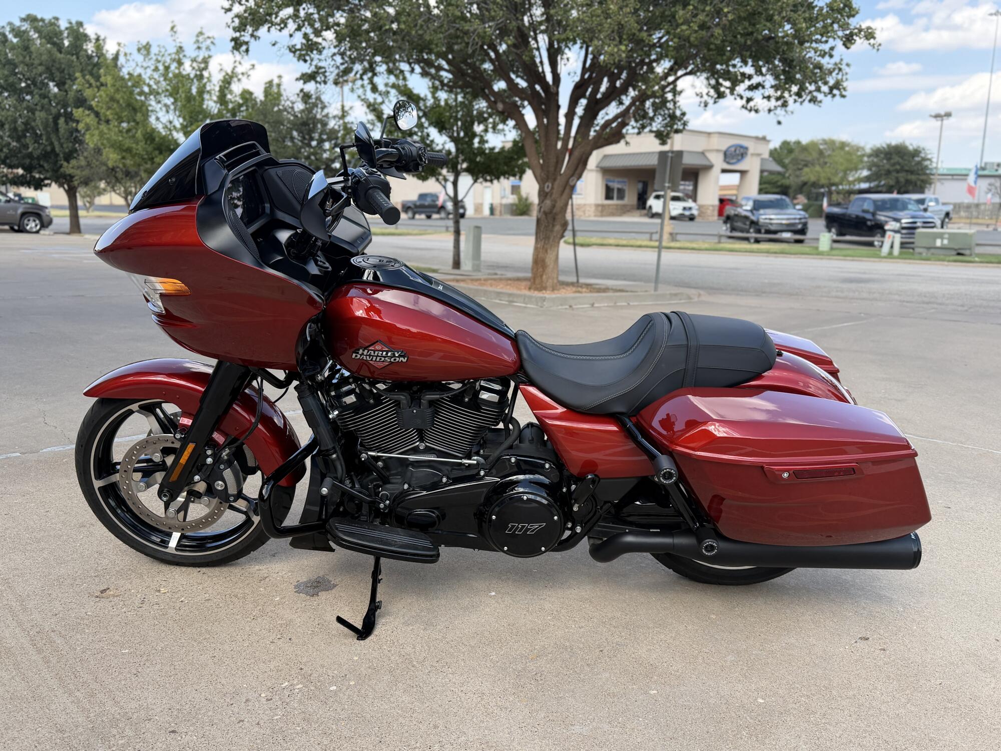 2025 Harley-Davidson® Road Glide® Whiskey Firestorm - Black Finish, photo 5