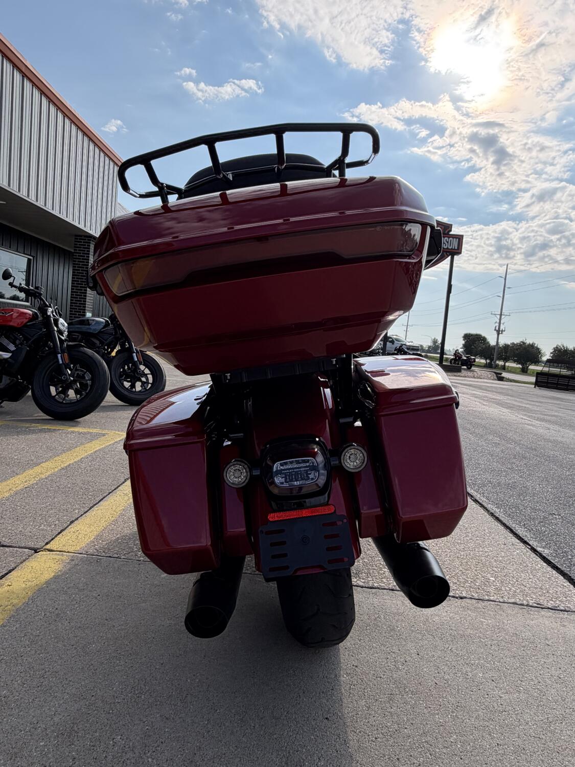 2026 Harley-Davidson® Road Glide Limited Brilliant Red Chrome Trim, photo 6